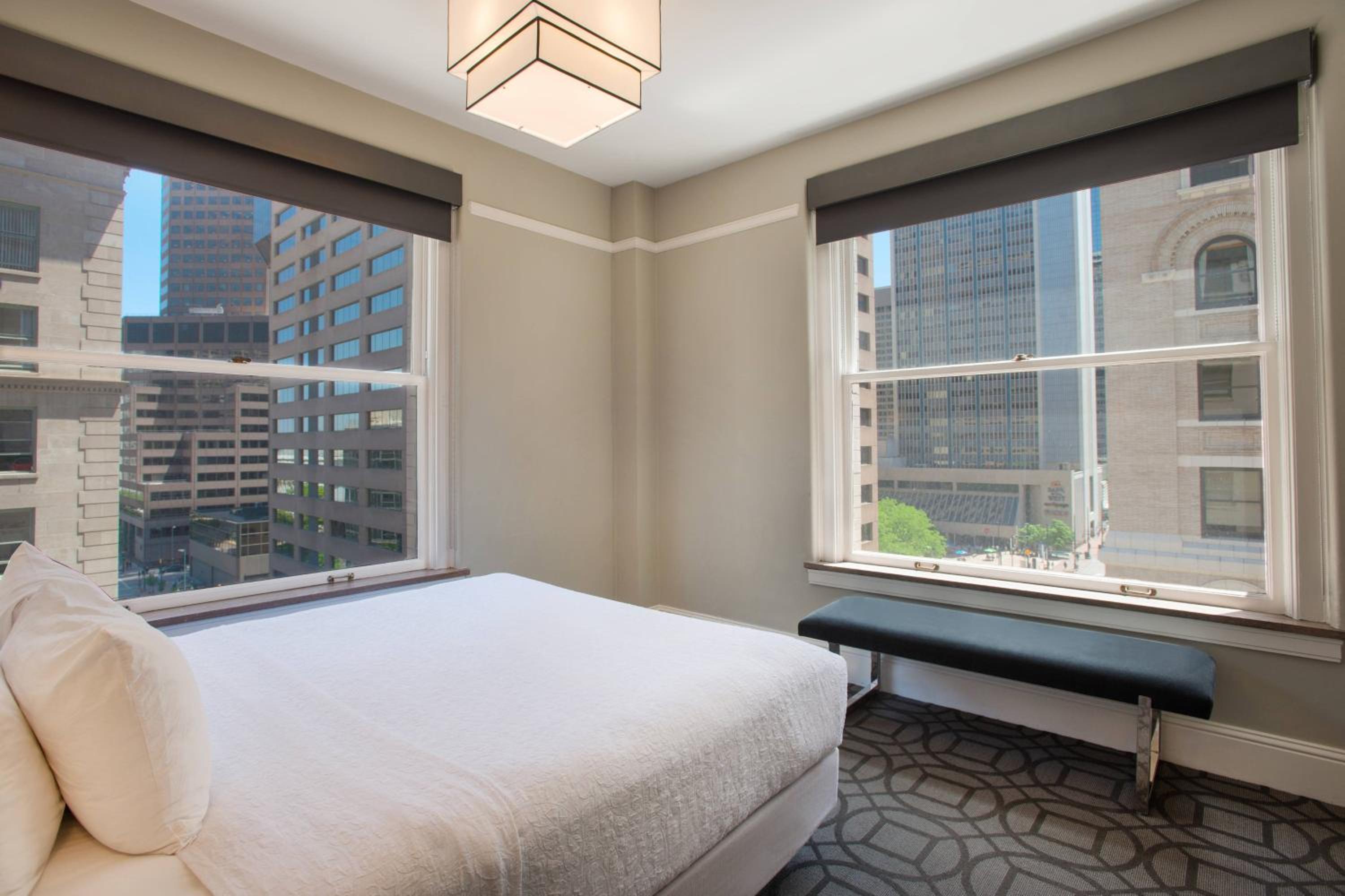 One-Bedroom Suite with One King Bed - Photo 10