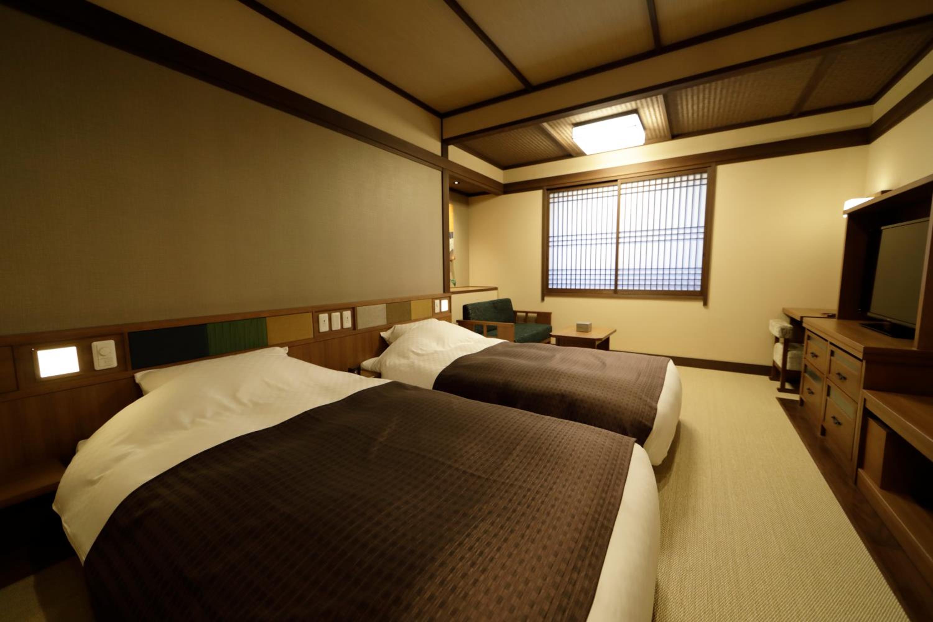 Twin Room with Bath photo 3