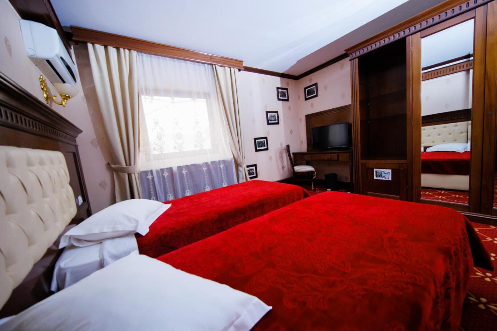 Budget Twin Room - Photo 9