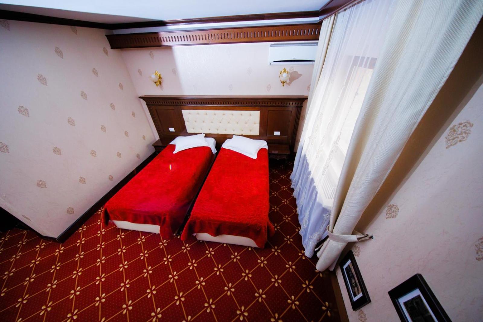 Budget Twin Room - Photo 8