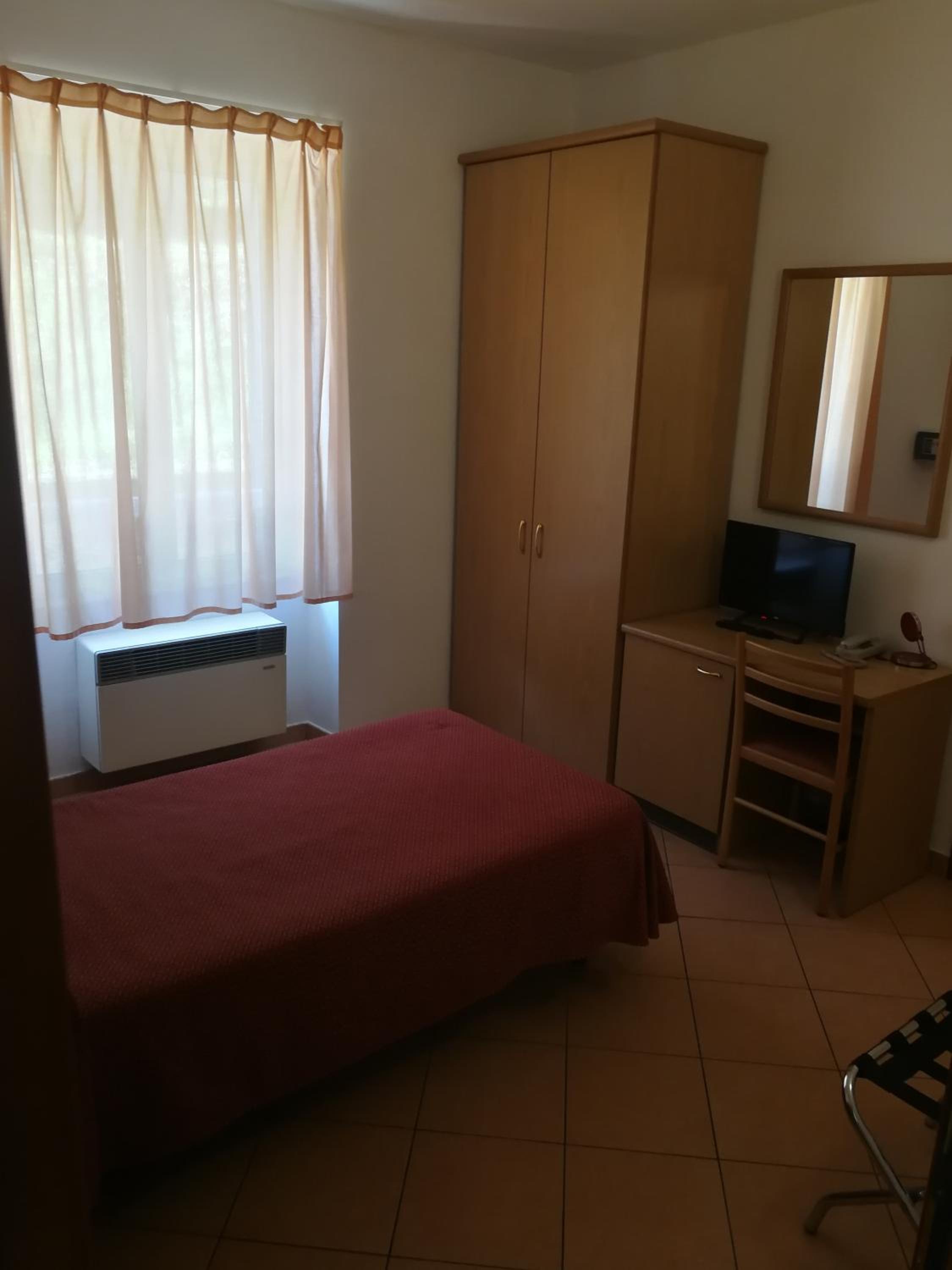 Single Room photo 2