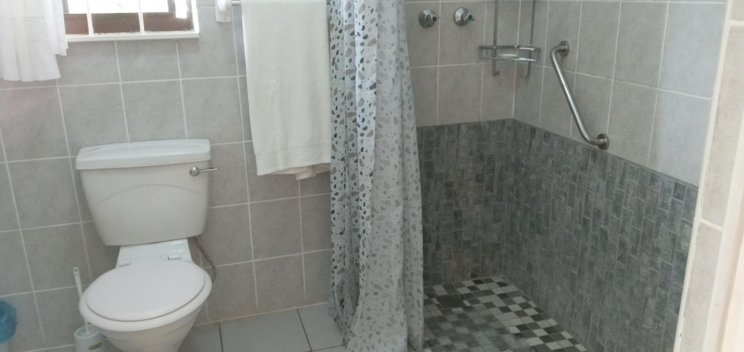 Double Room with Private Bathroom - Photo 3