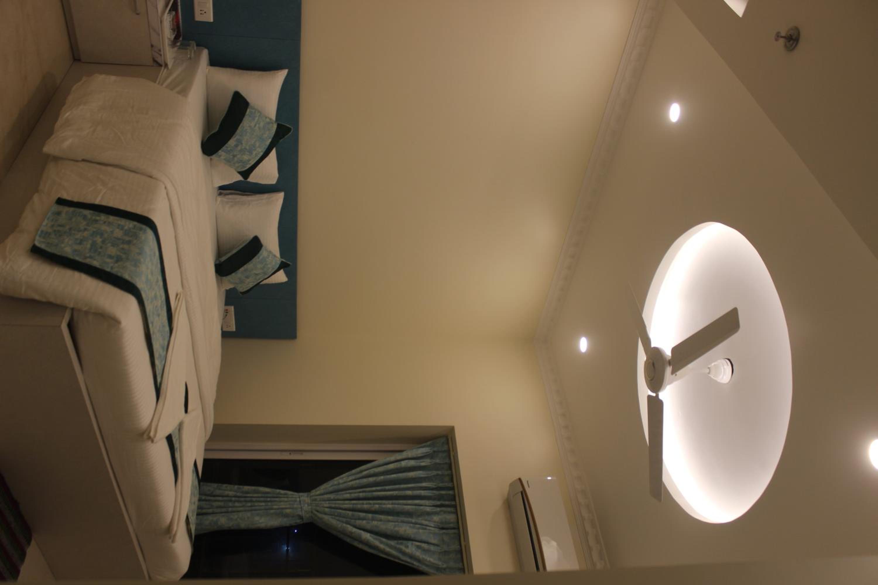 Deluxe King Room photo 3