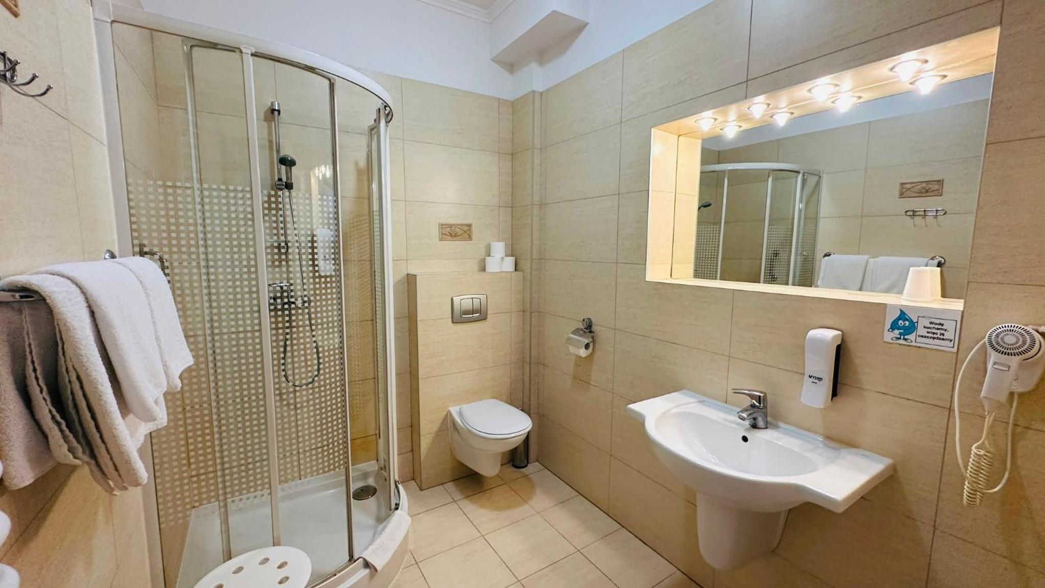 Standard King Room photo 3