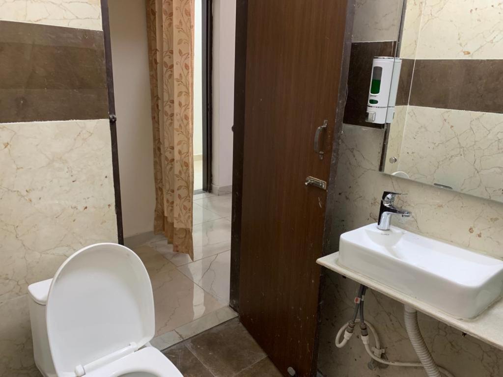 Double Room with Private Bathroom - Photo 3