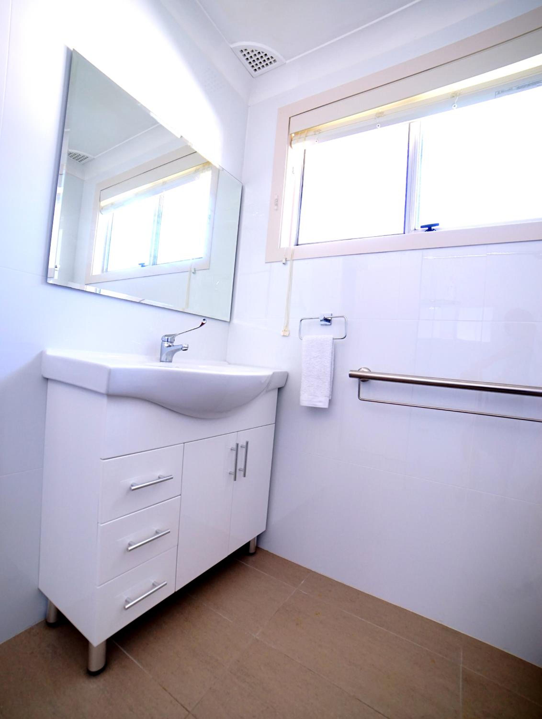 Three-Bedroom House photo 3