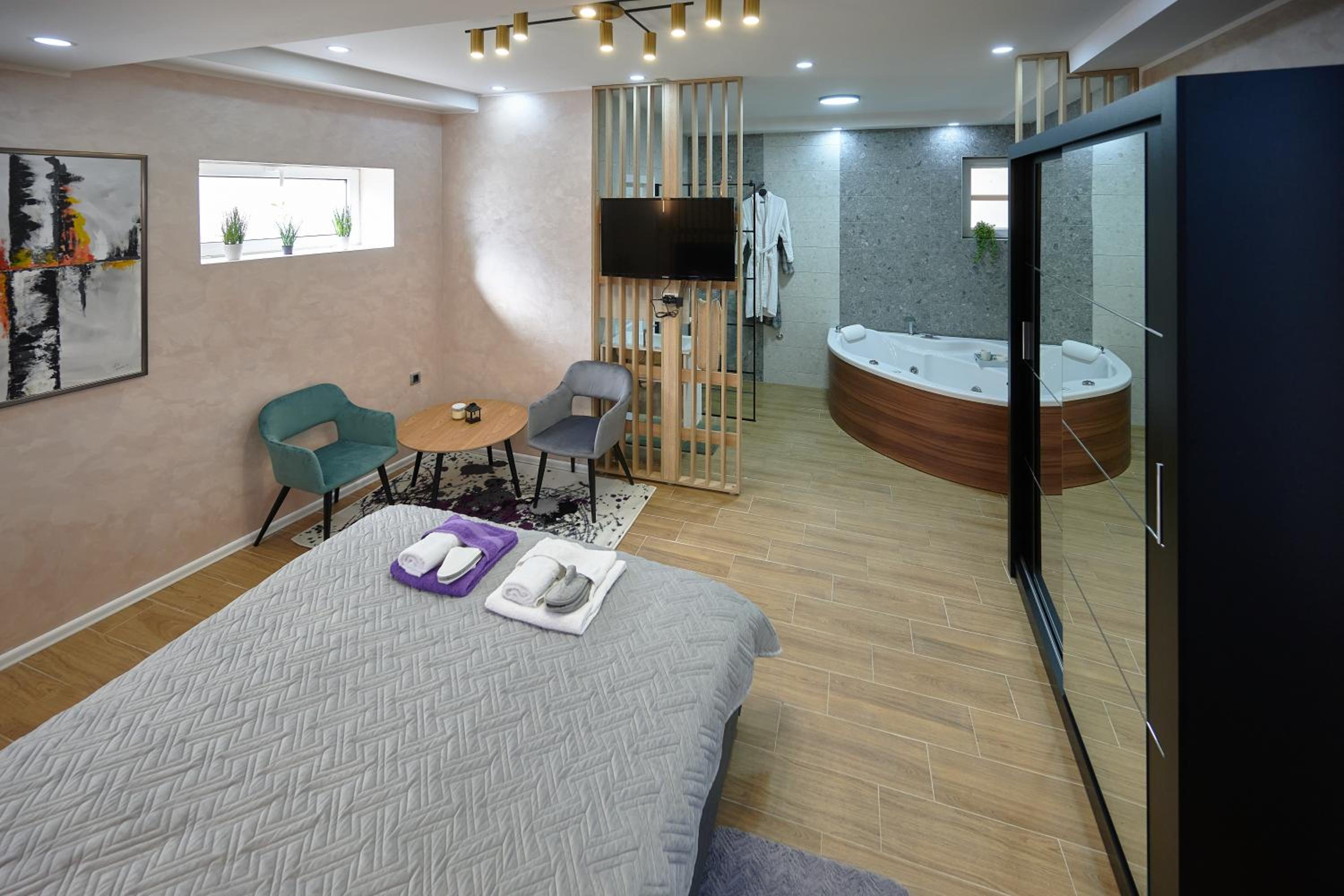 Apartment with Balcony photo 1
