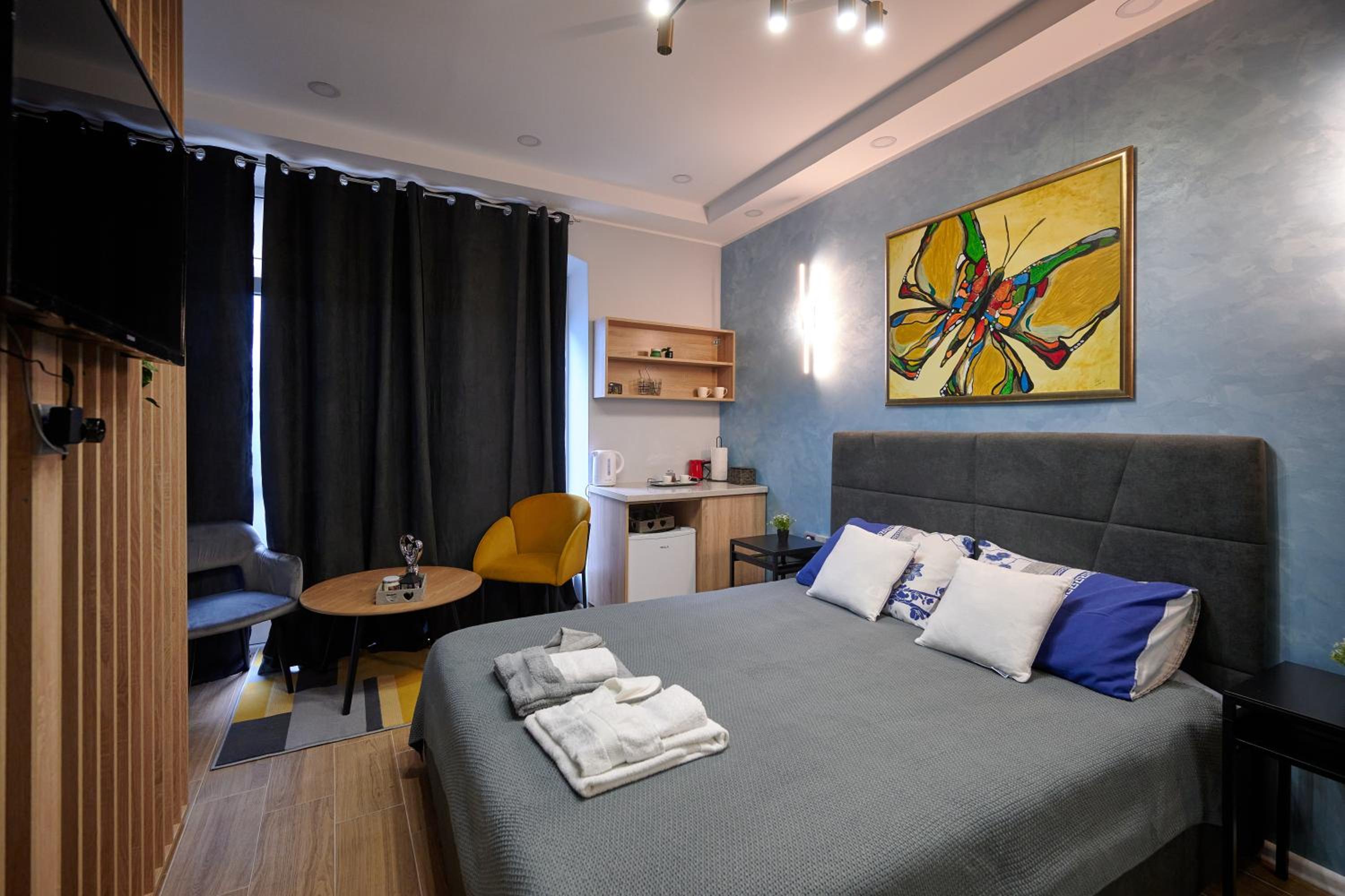 Apartment with Balcony photo 1