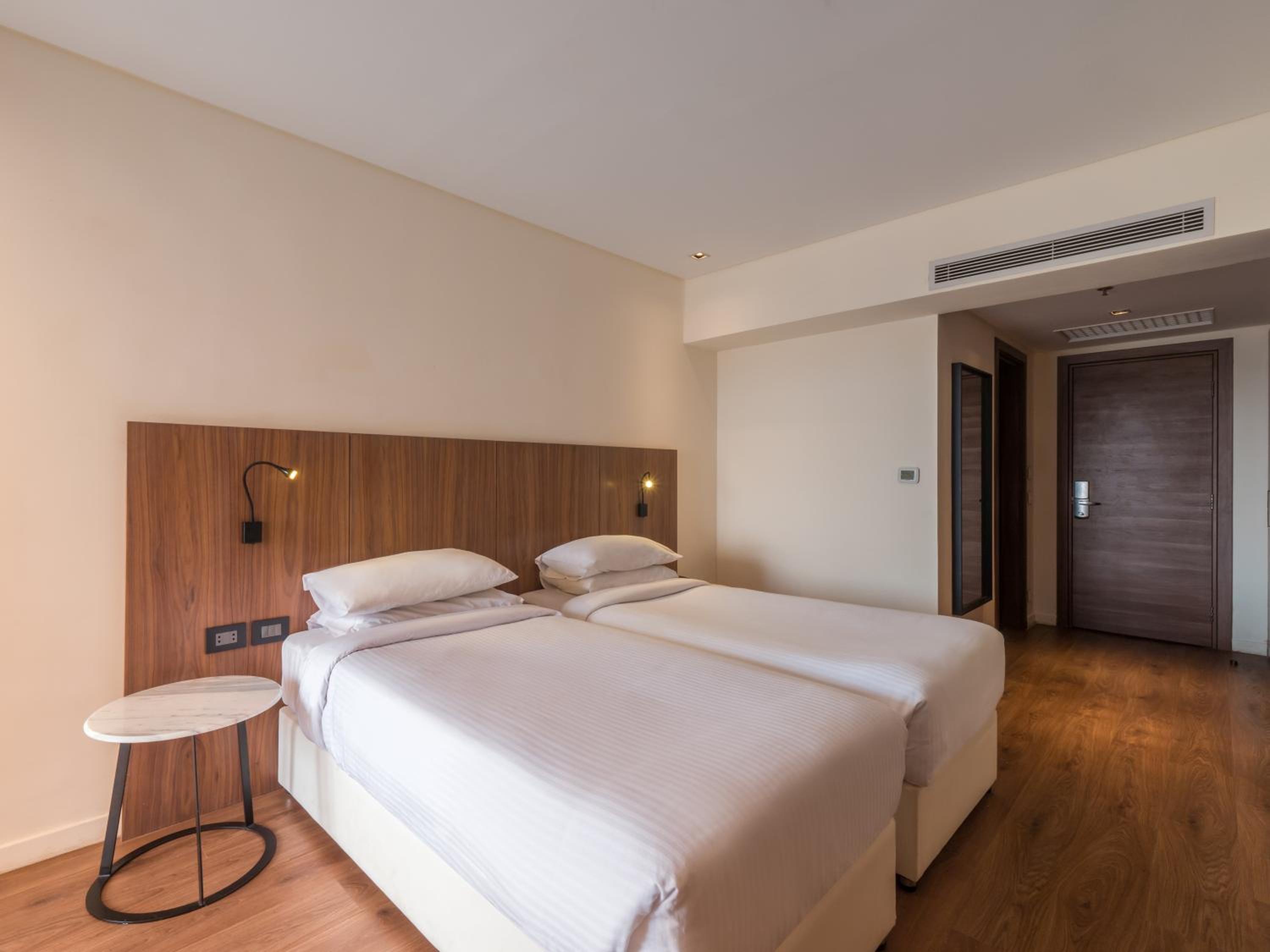 Junior Suite with Balcony thumbnail 5
