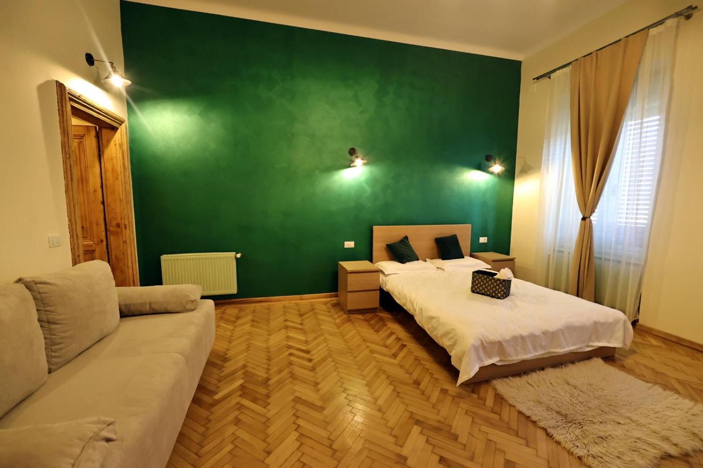 Deluxe Double Room (2 Adults + 1 Child) photo 3