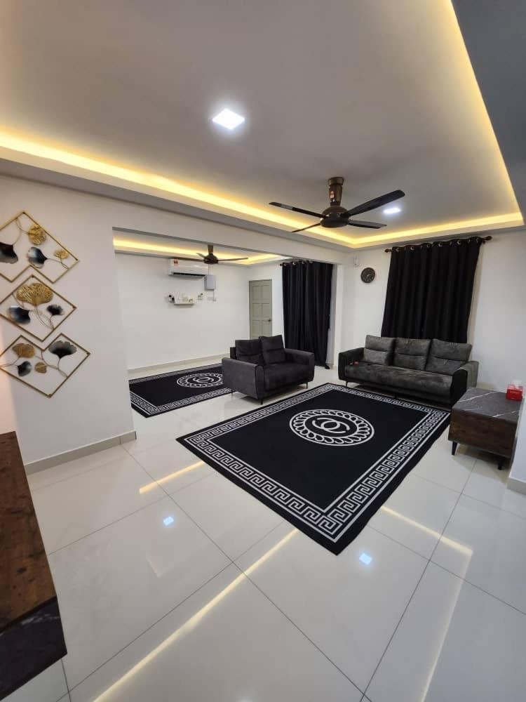 Three-Bedroom House photo 1