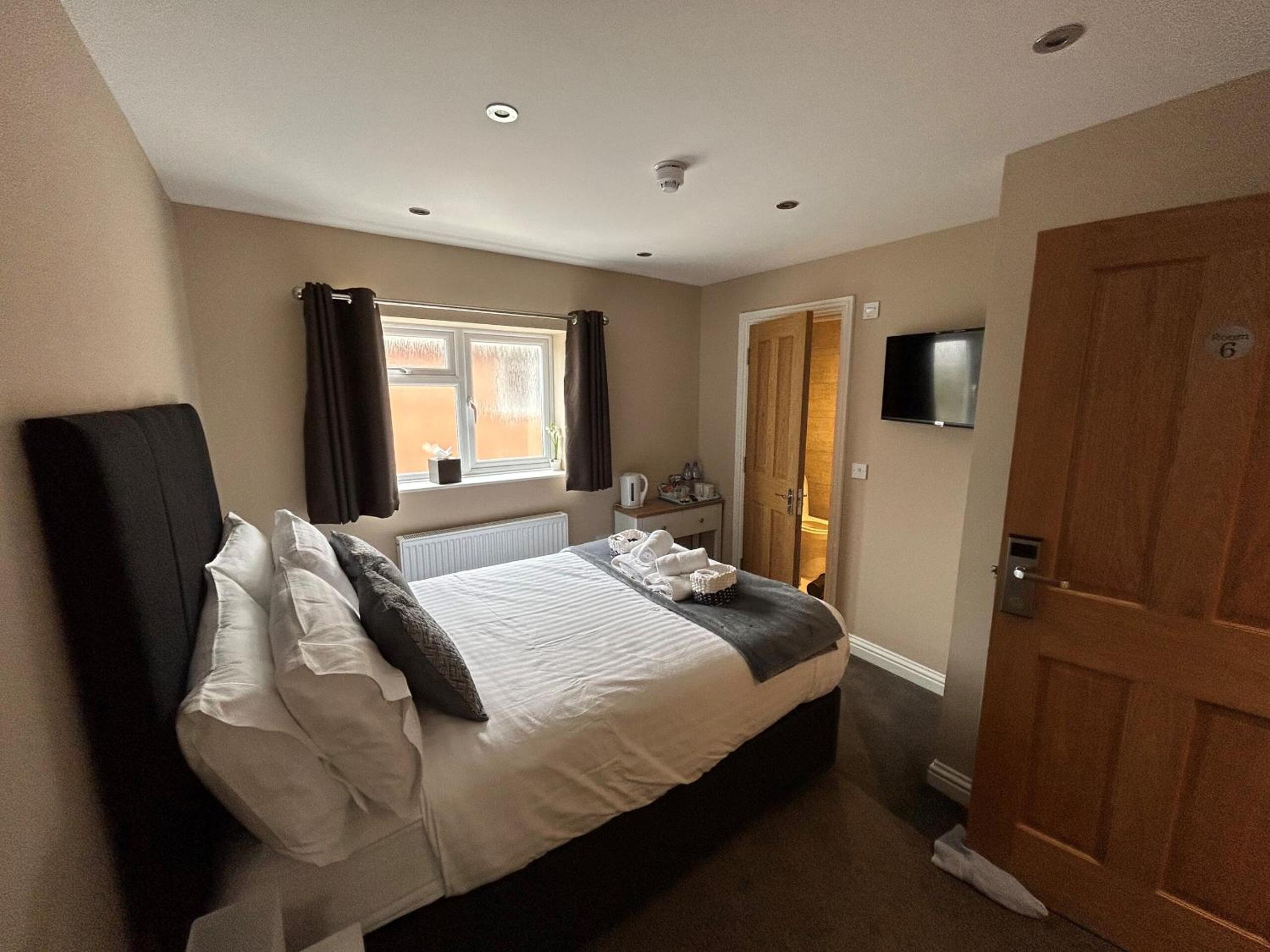 Economy Double Room - Photo 7