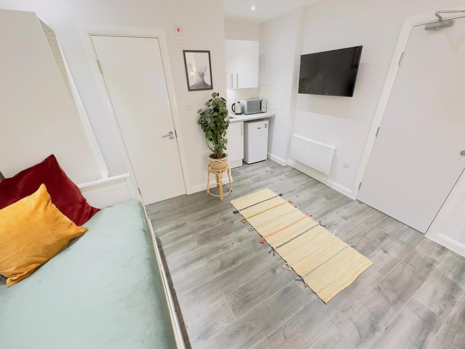 One-Bedroom Apartment with Terrace photo 1