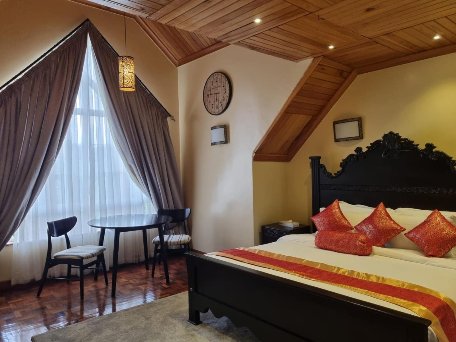 Deluxe King Room - Photo 2