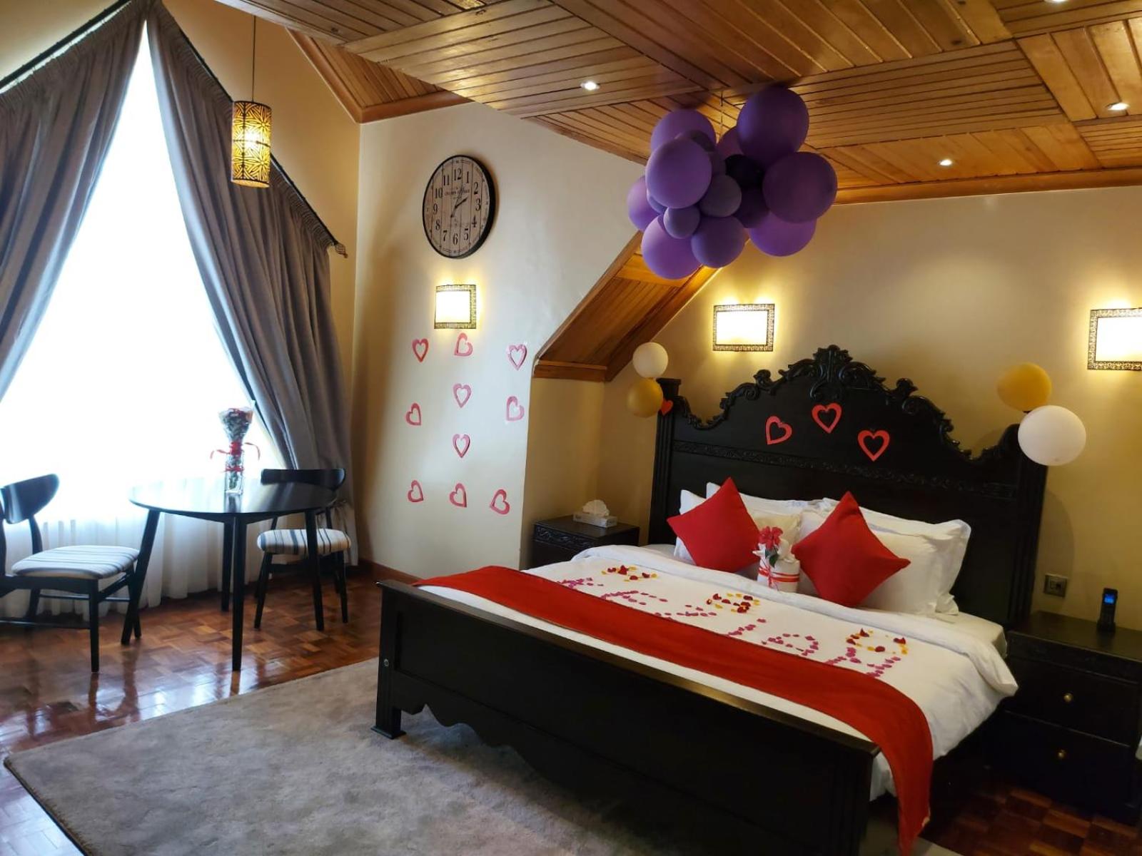 Deluxe King Room - Photo 7