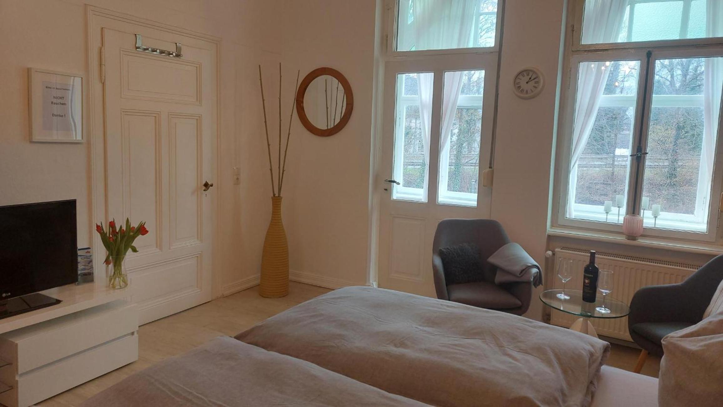 One-Bedroom Apartment photo 2
