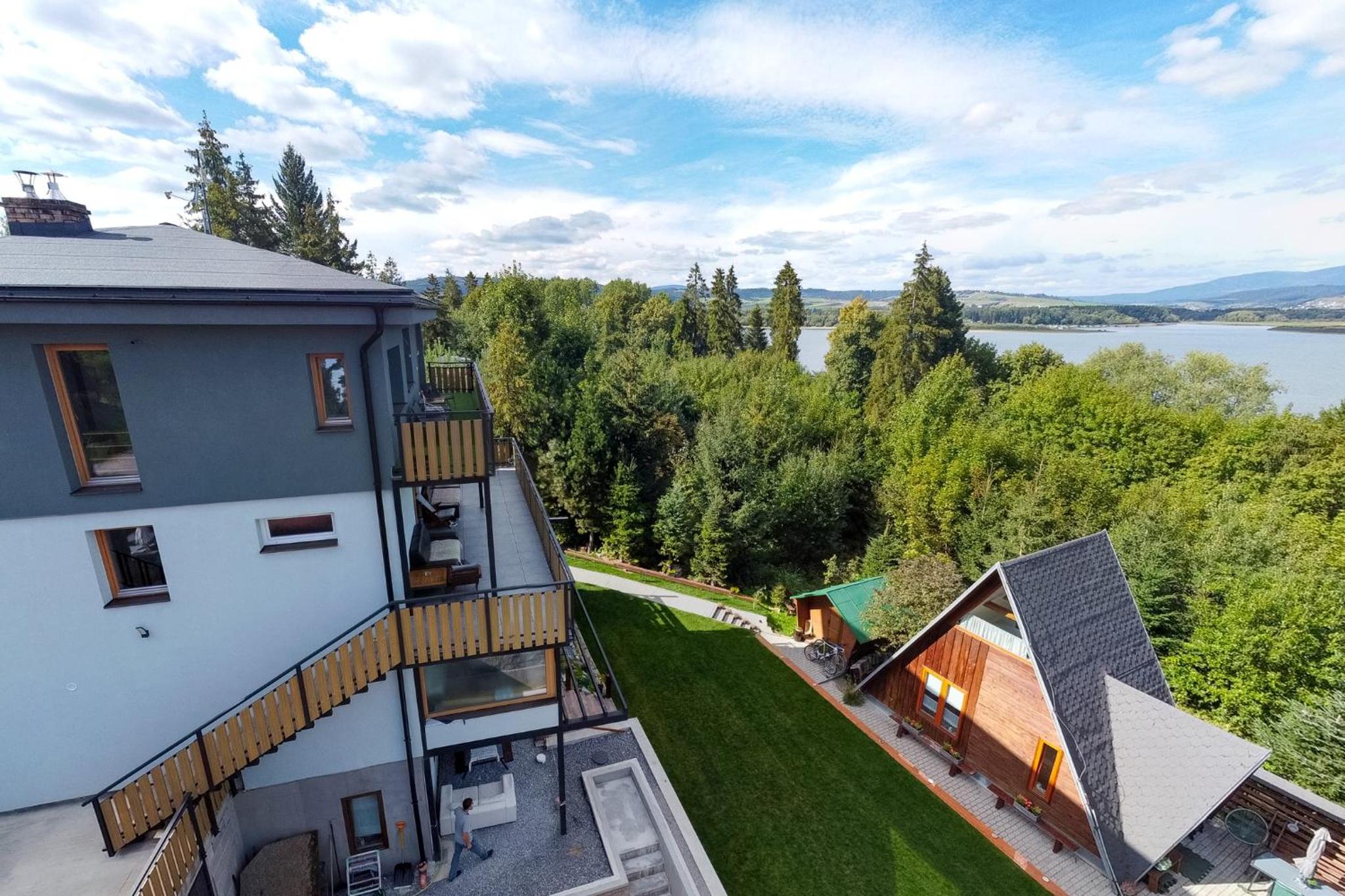 Apartment with Lake View - Photo 4