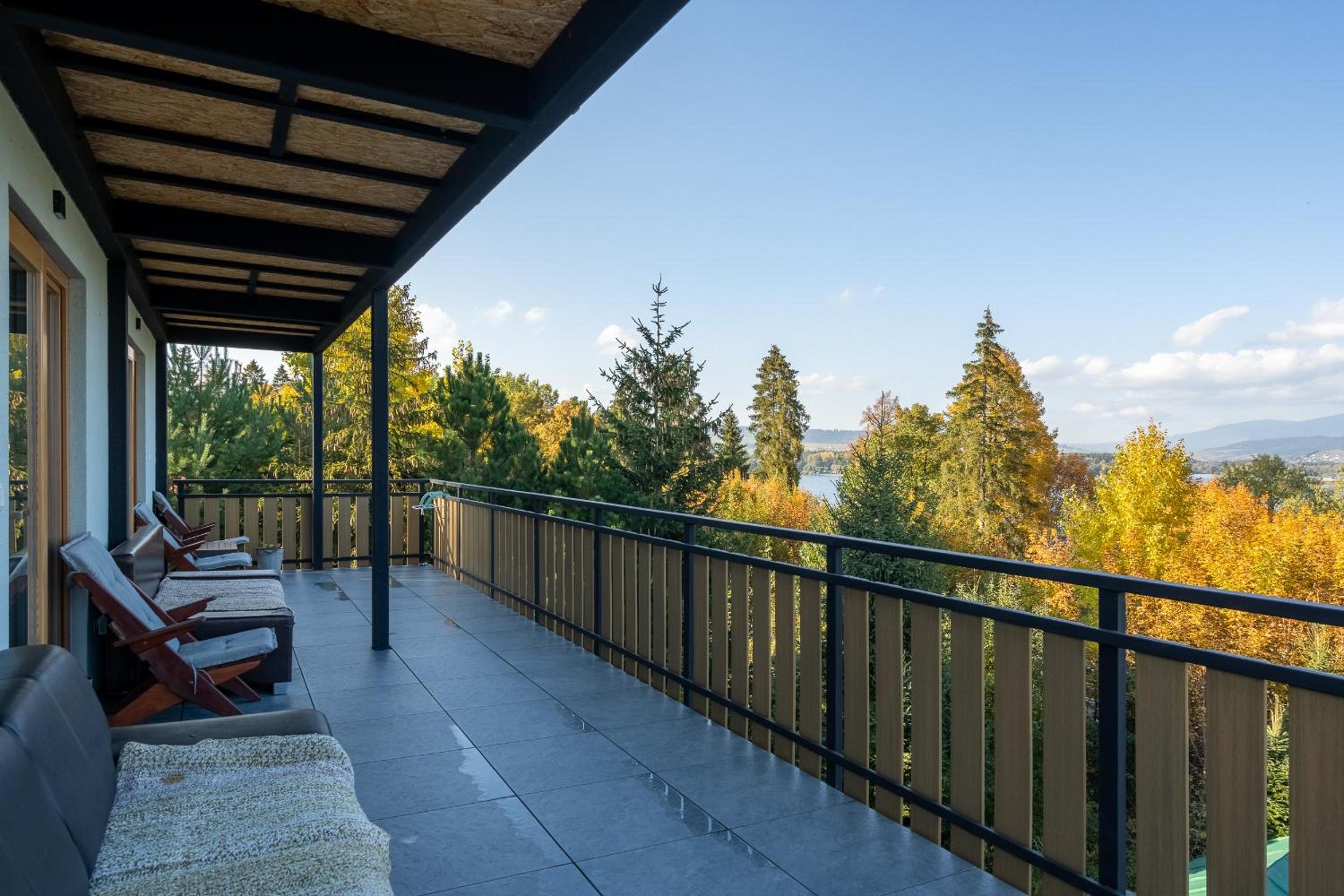 Apartment with Lake View - Photo 3