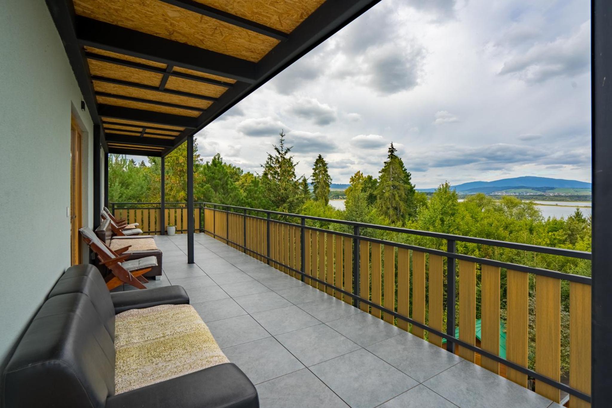 Apartment with Lake View - Photo 6