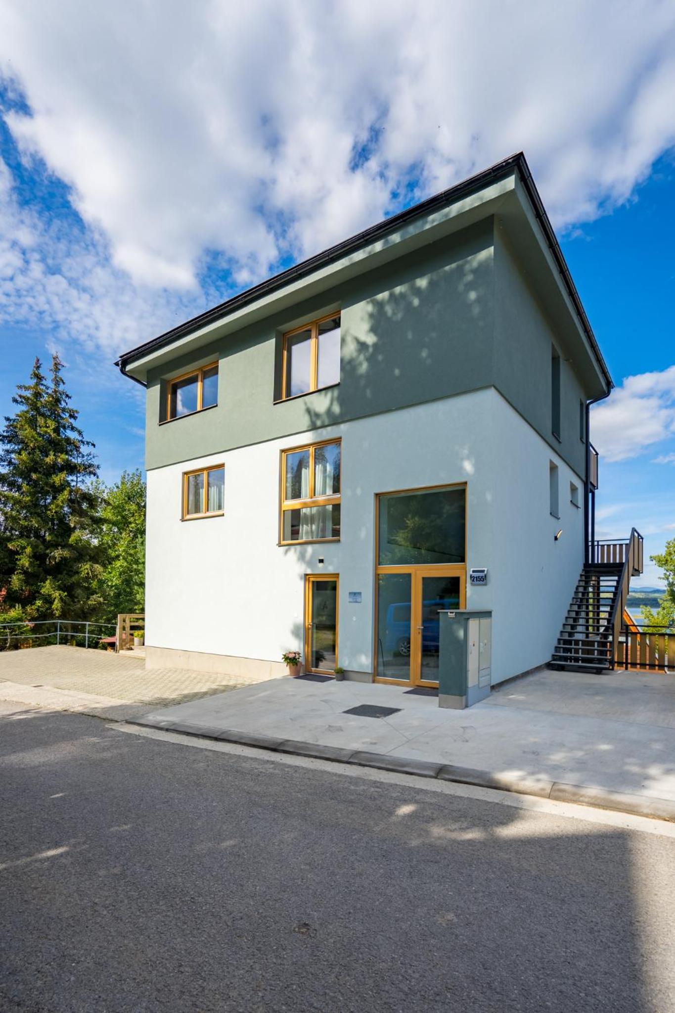 Apartment with Lake View - Photo 7