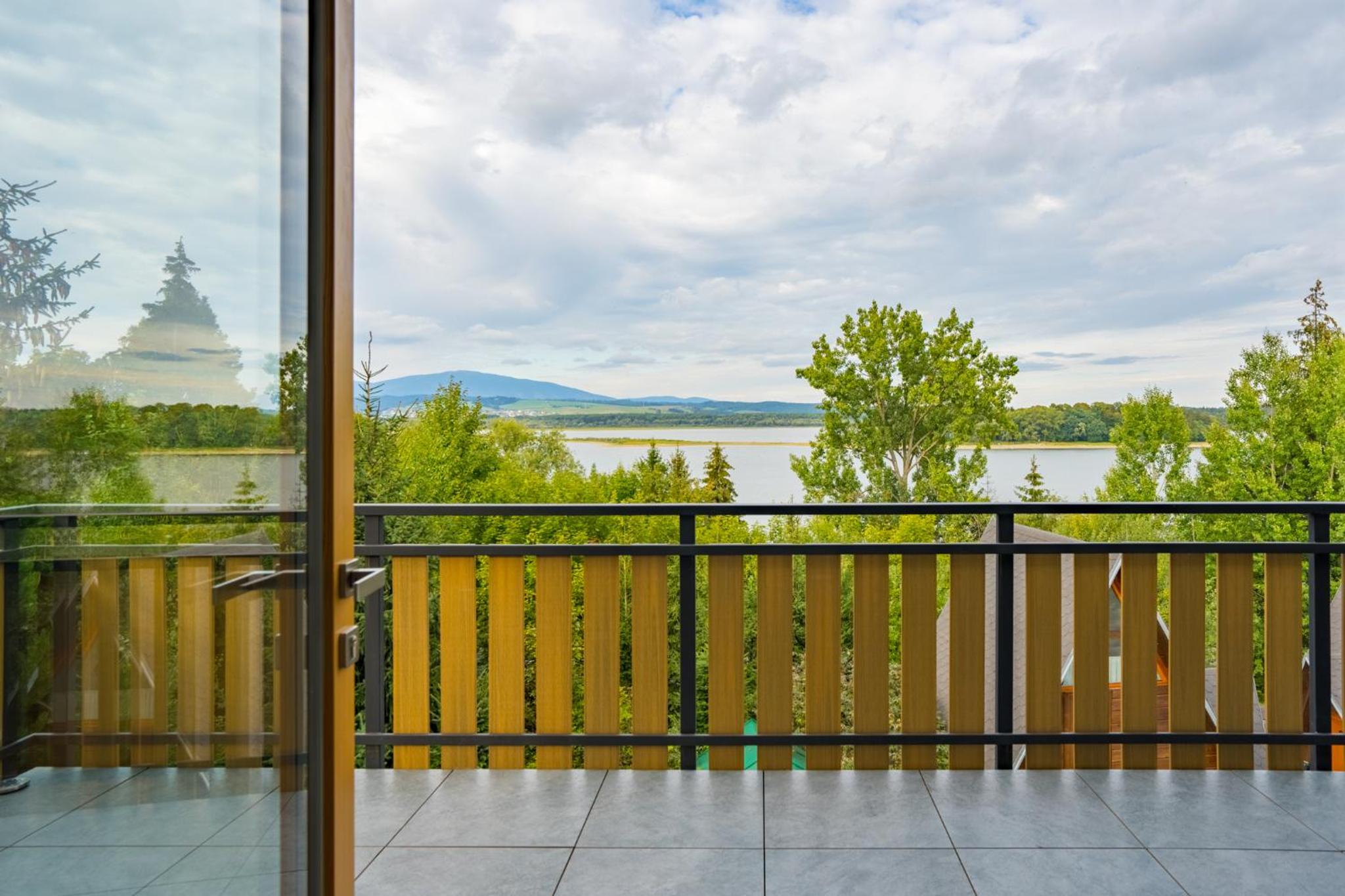 Apartment with Lake View - Photo 29