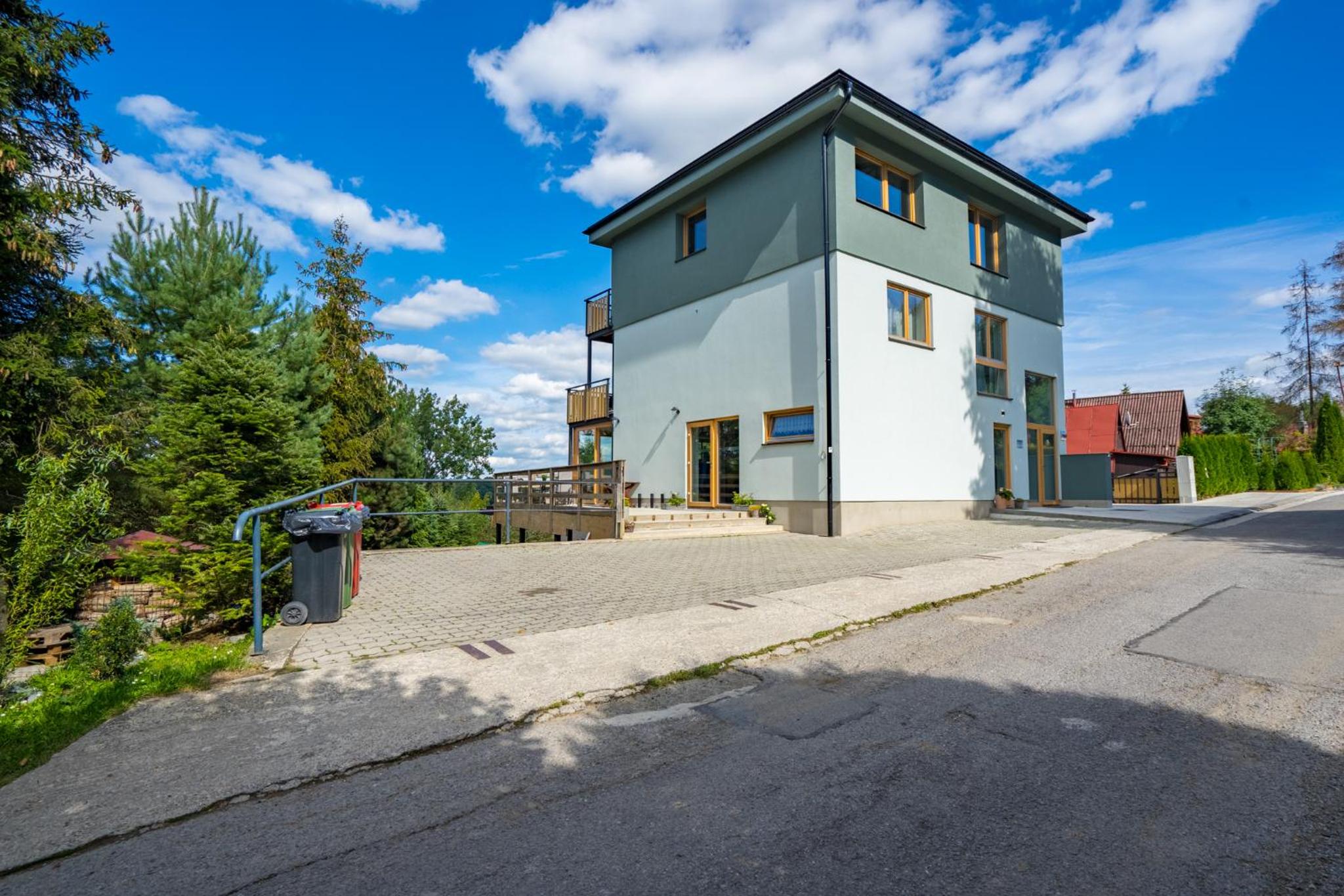 Apartment with Lake View - Photo 10