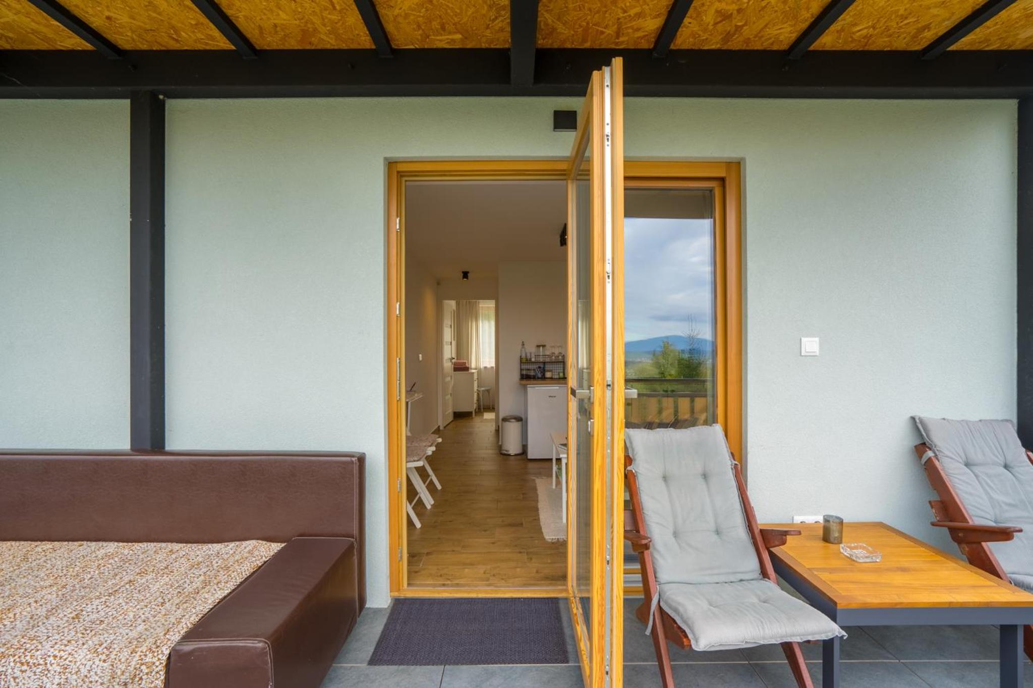 Apartment with Lake View - Photo 9
