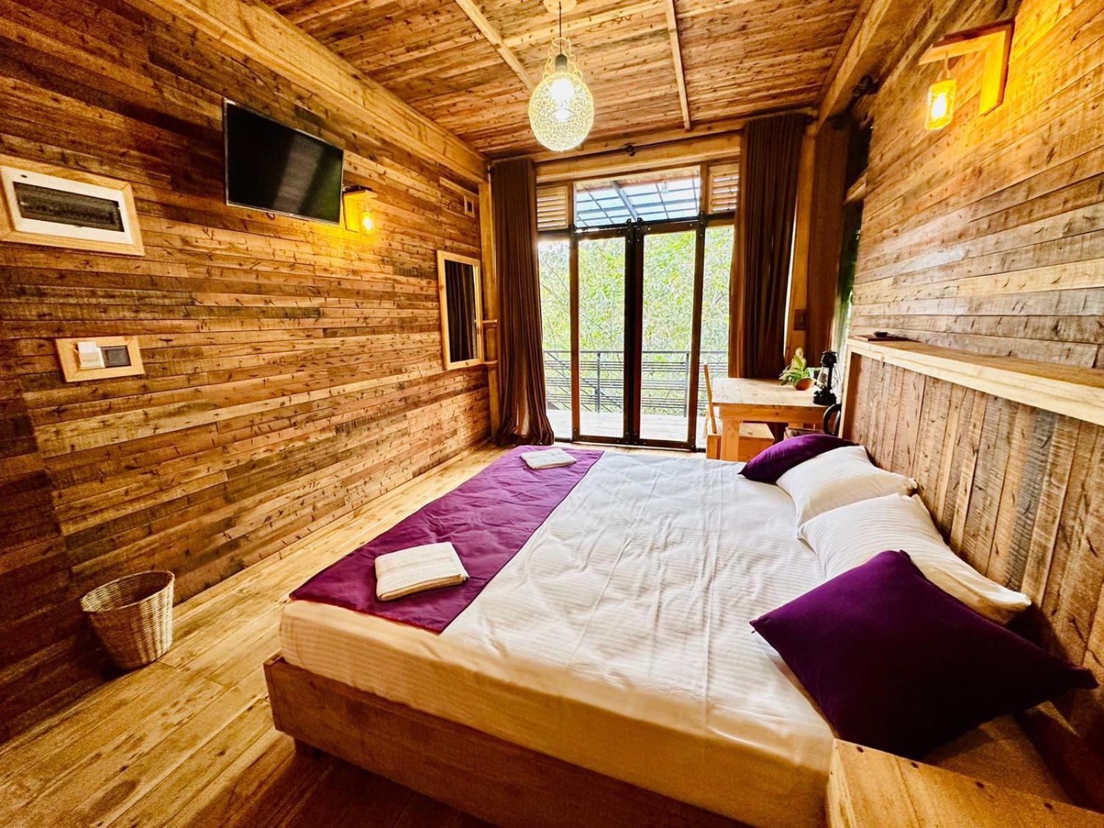Deluxe Double Room with Balcony photo 2