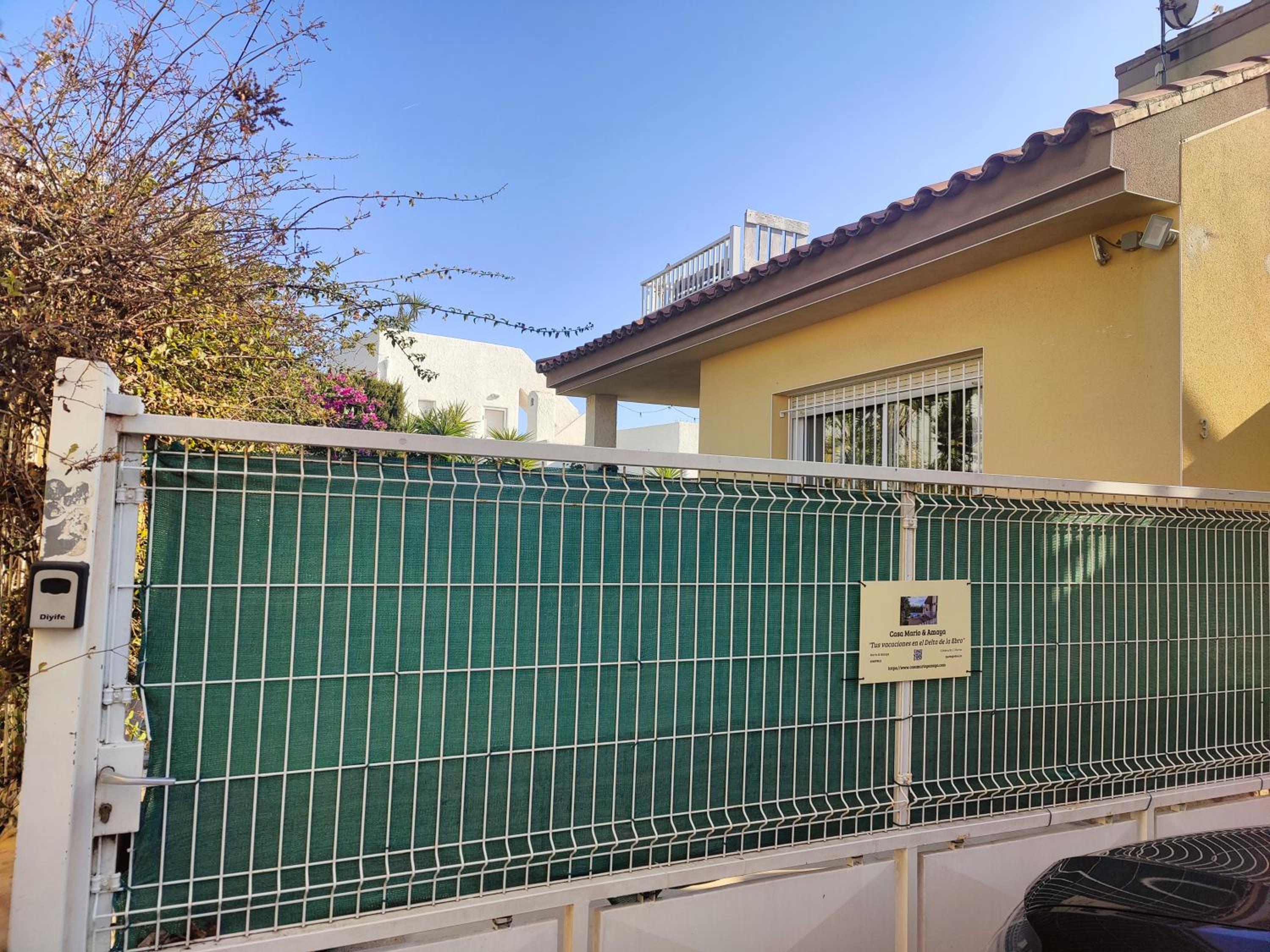Three-Bedroom House photo 3