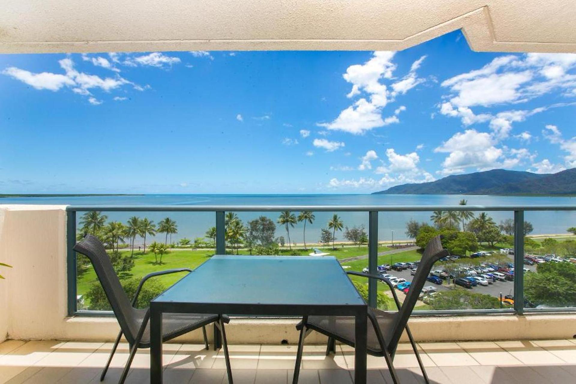 Deluxe Two-Bedroom Apartment with Ocean View (Free WIFI Access) photo 2
