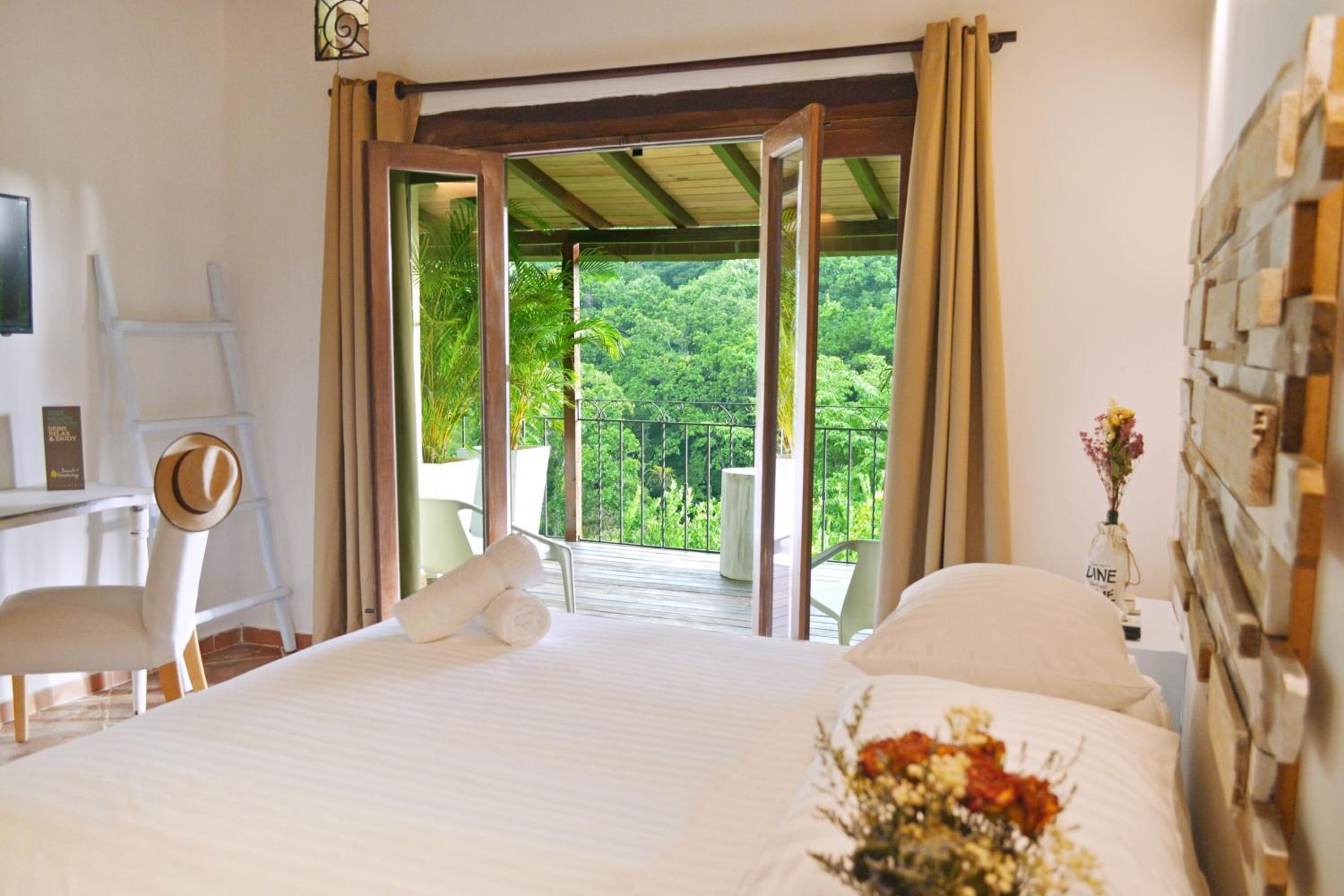 Deluxe Double Room with Balcony photo 3