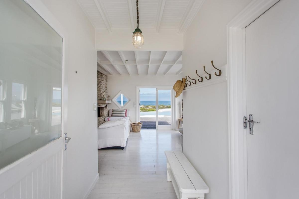 Villa - Photo 1