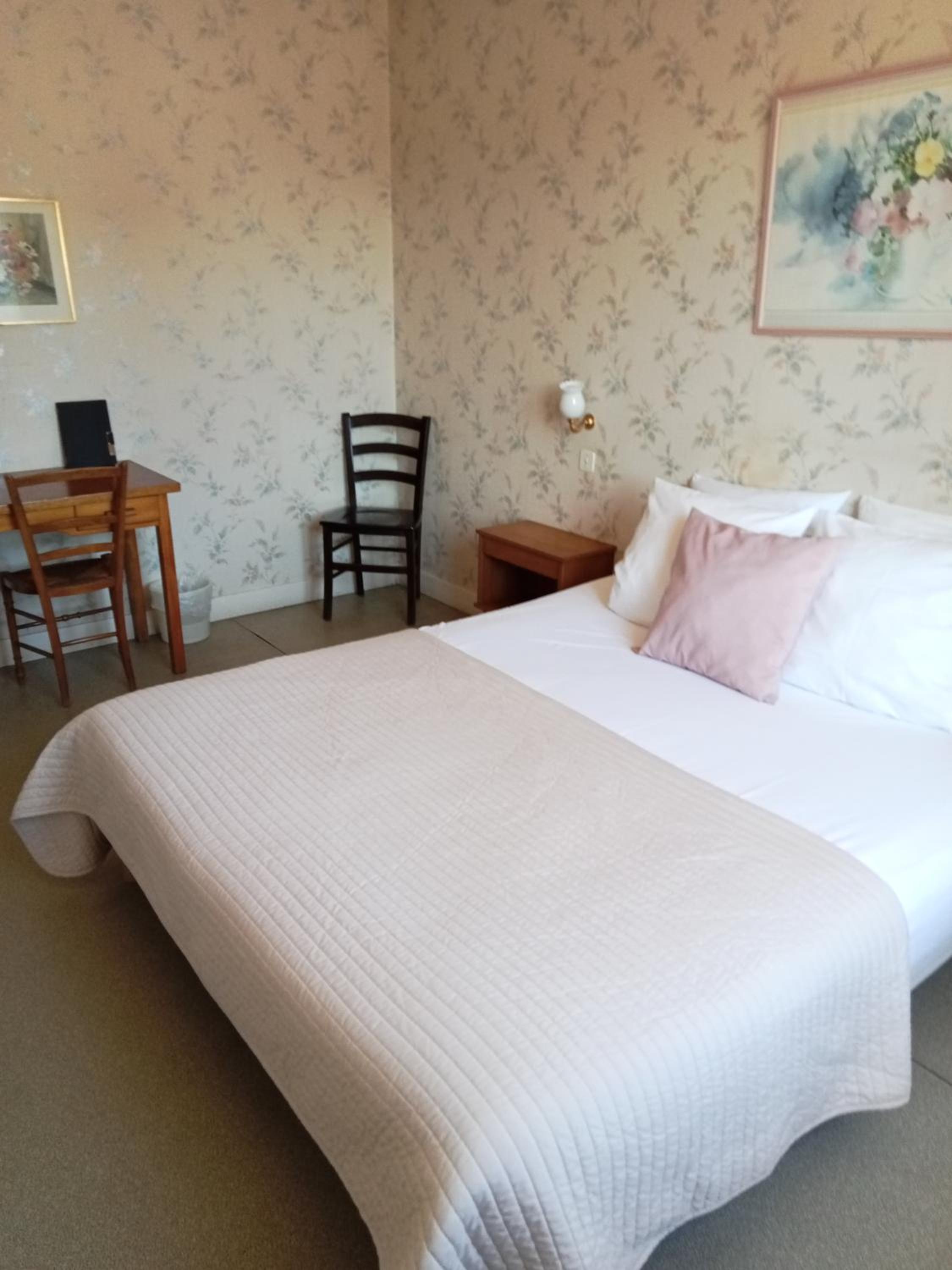 Economy Double Room photo 2