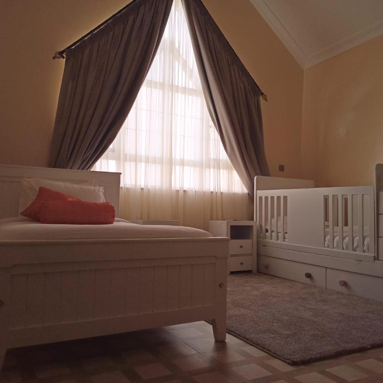 Deluxe King Room - Photo 12