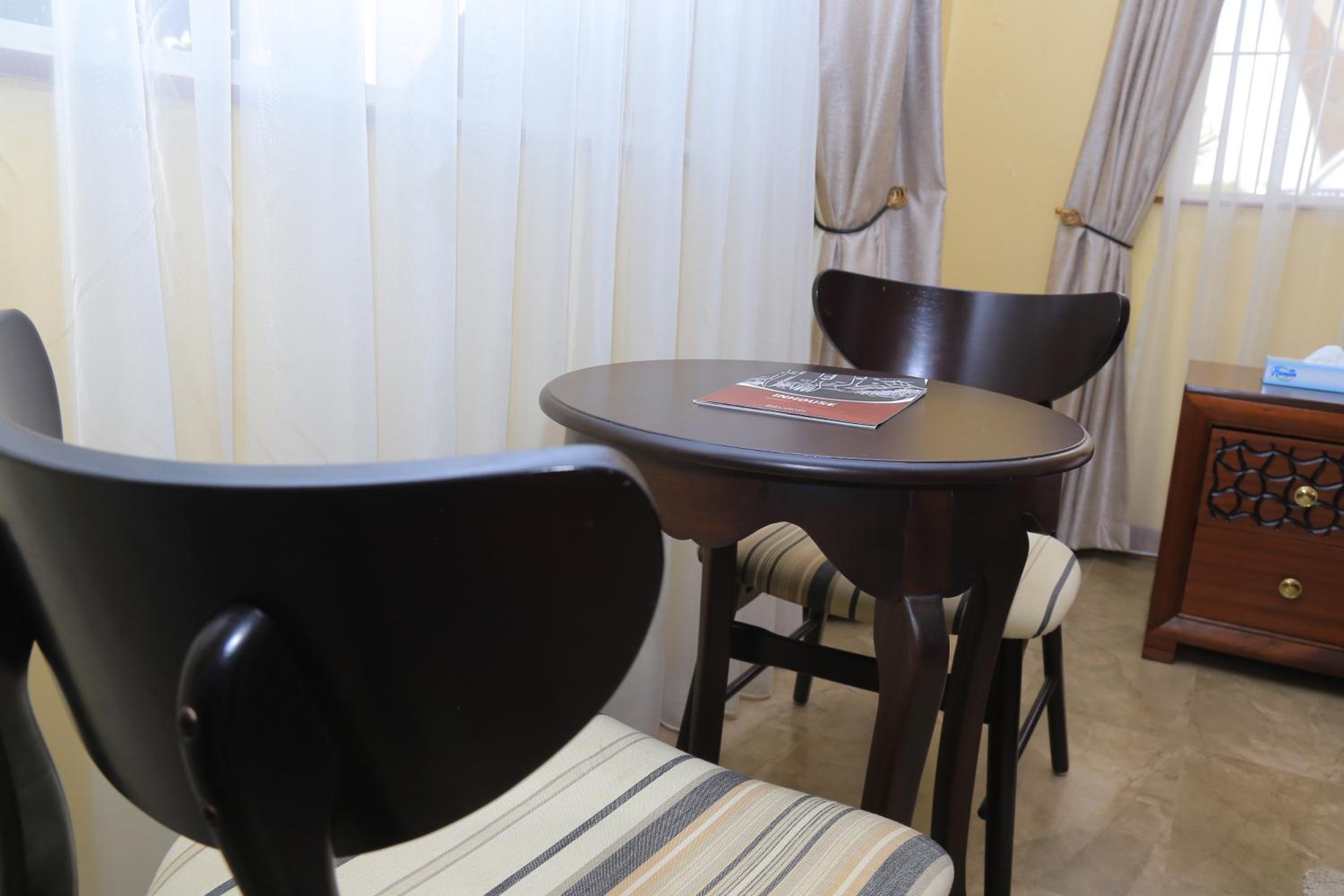 Deluxe Double Room - Photo 9