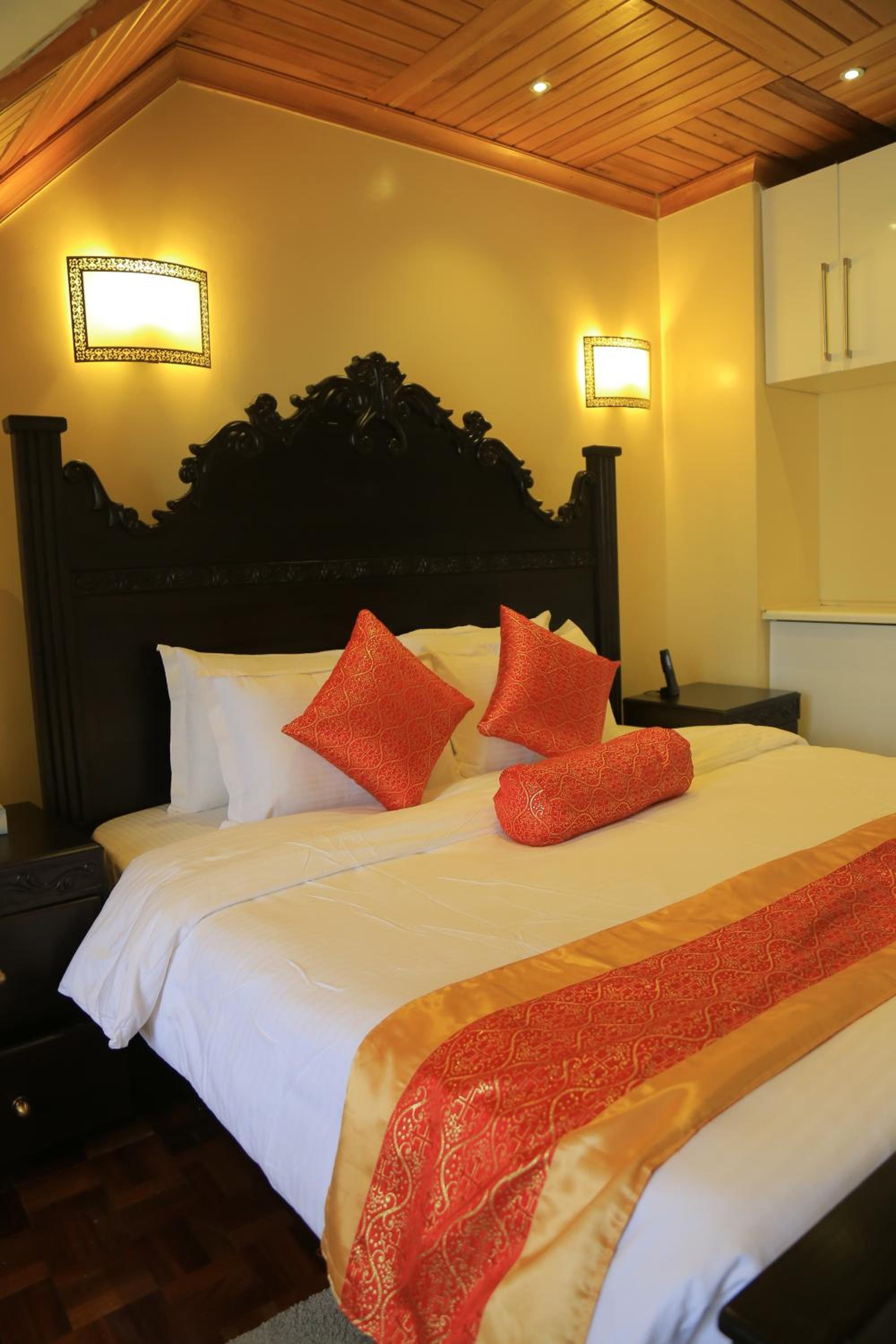 Deluxe King Room - Photo 18