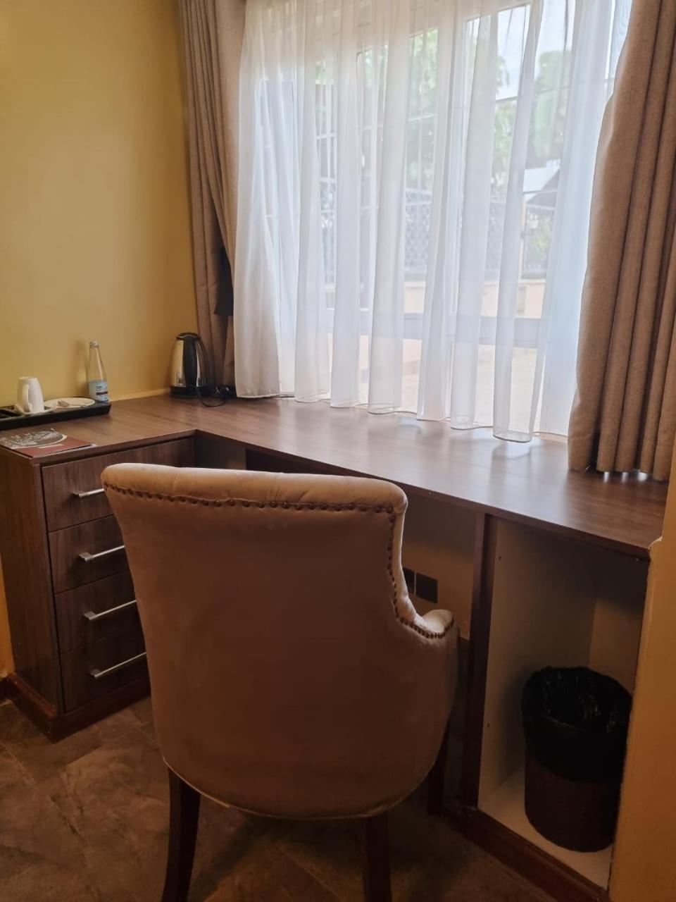Standard Double Room - Photo 10