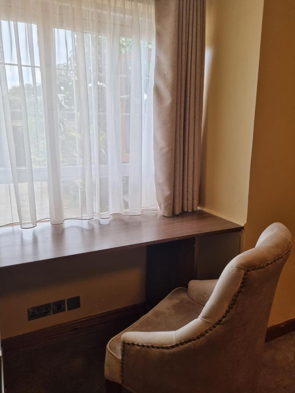 Standard Double Room - Photo 11
