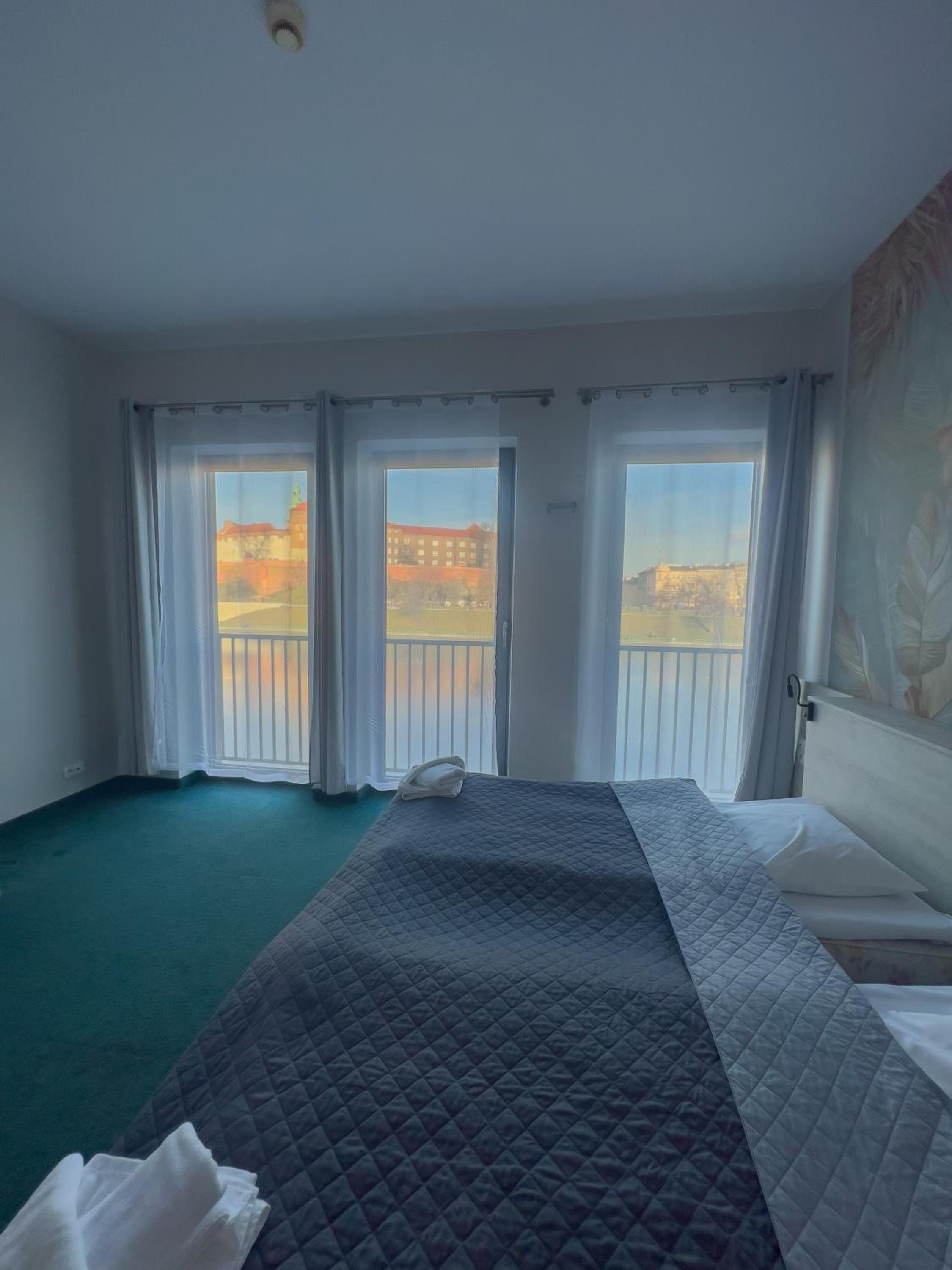 Double or Twin  Room with Wawel Castle View - Photo 1