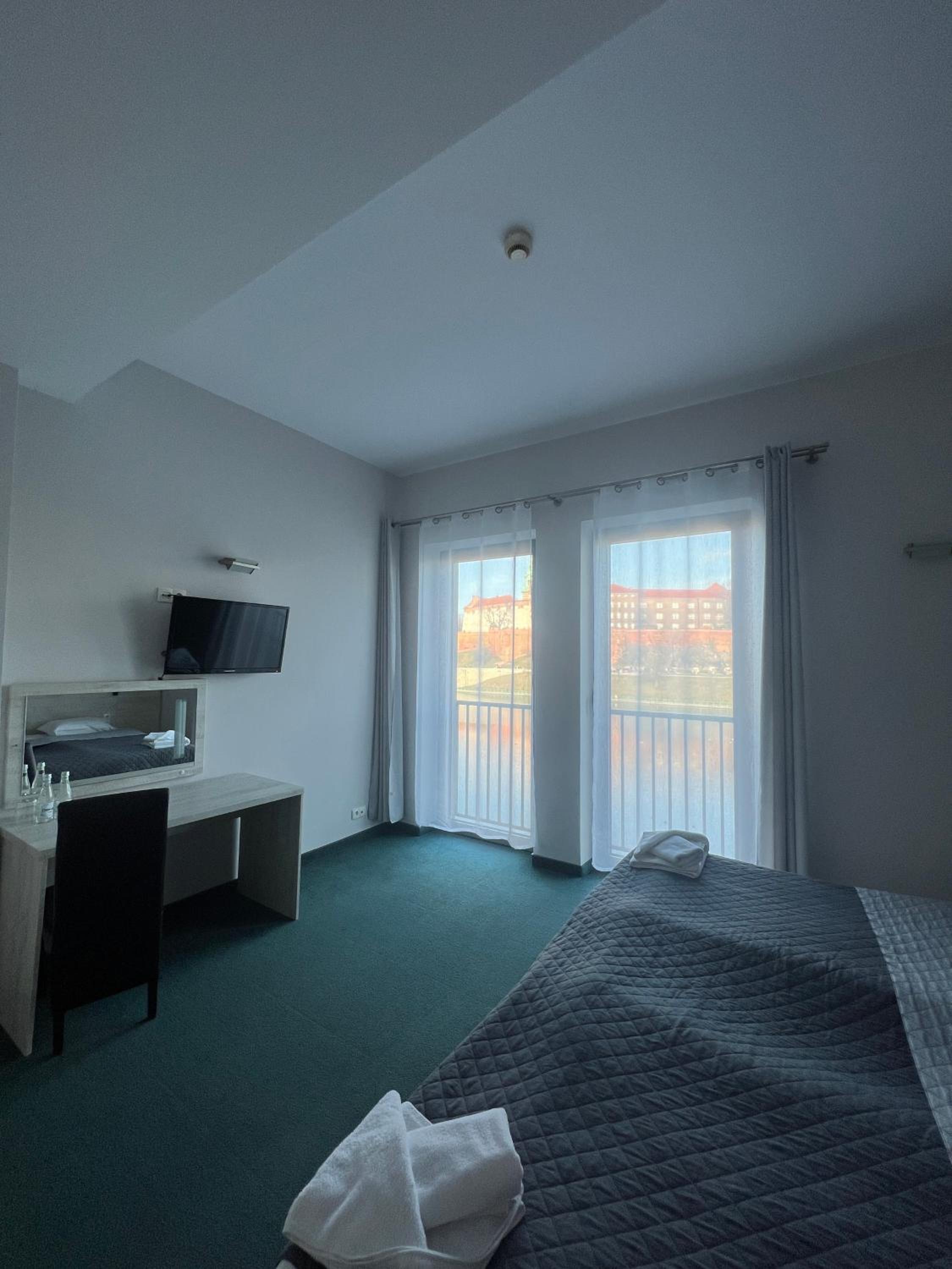 Double or Twin  Room with Wawel Castle View - Photo 11