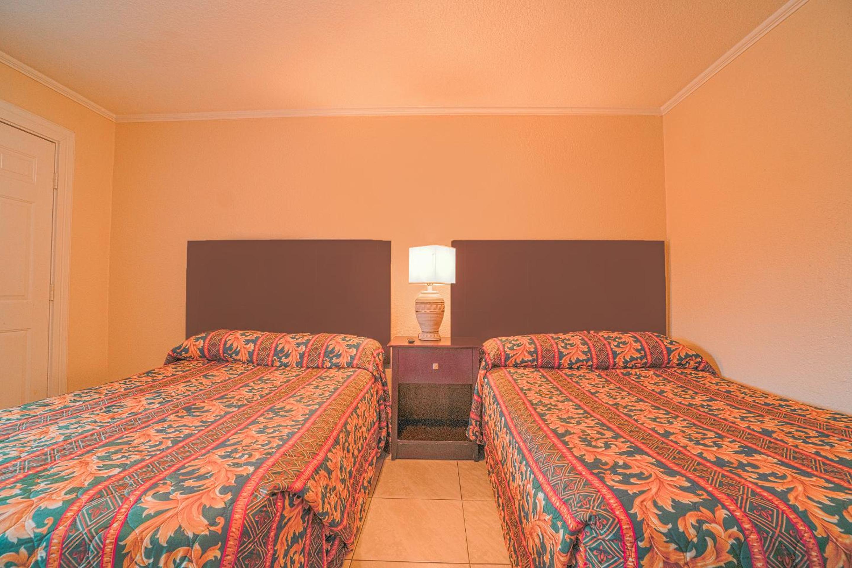 Queen Room with Two Queen Beds photo 1