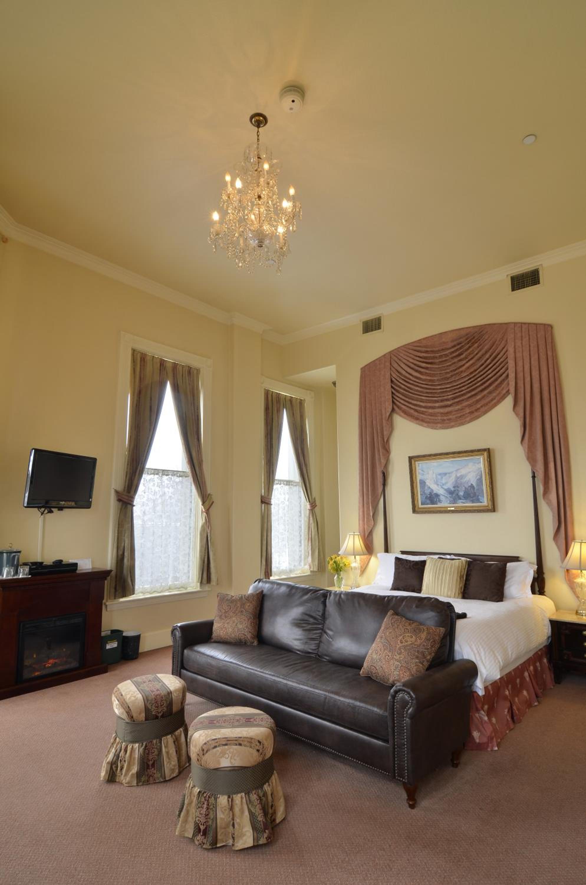 King Suite with Spa Bath - Photo 3