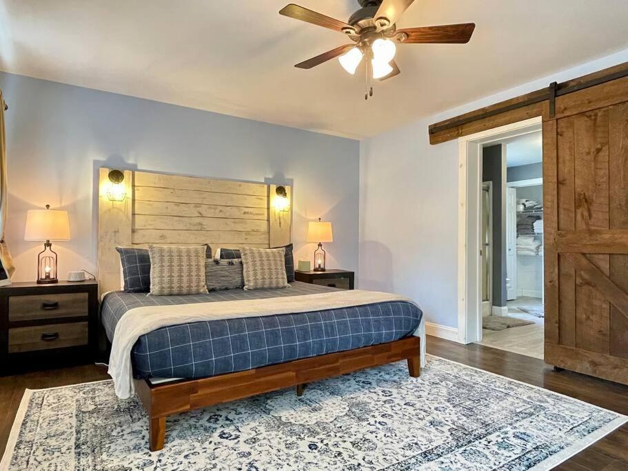Three-Bedroom House photo 2