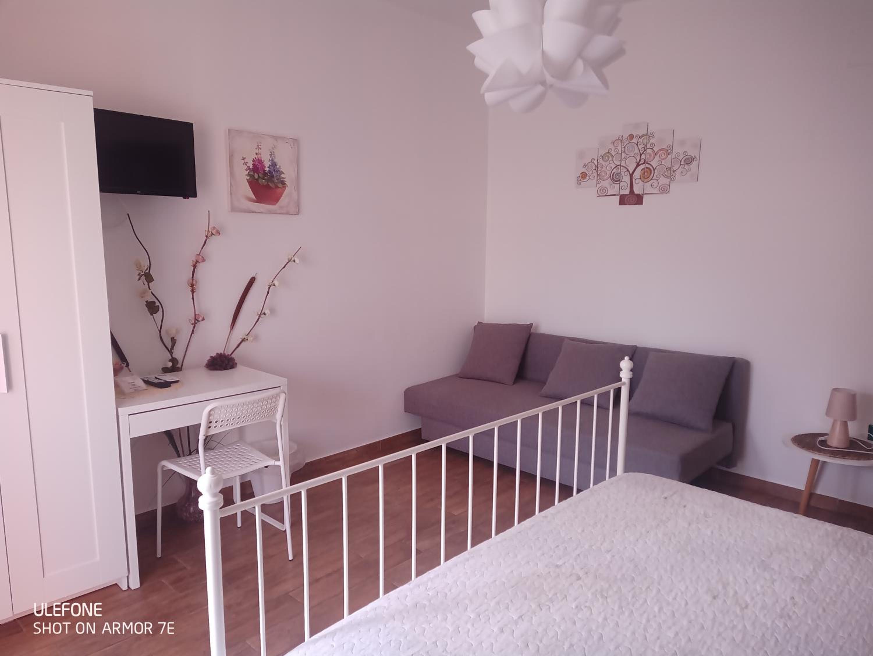 Triple Room with Private Bathroom - Photo 3