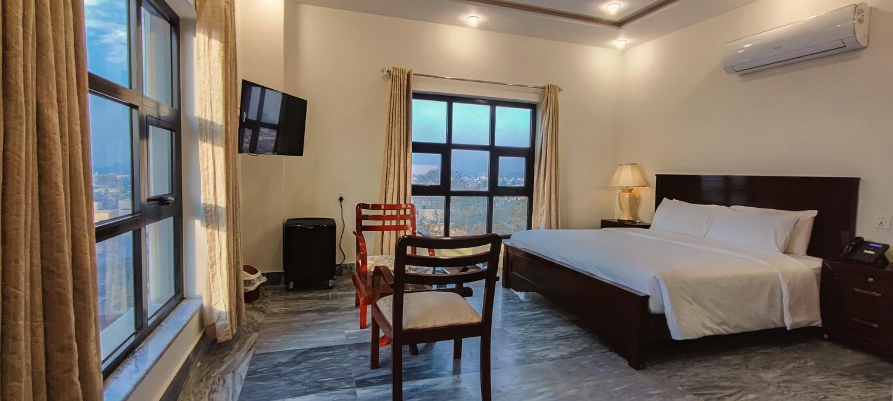 Deluxe Double Room (2 Adults + 1 Child) photo 3