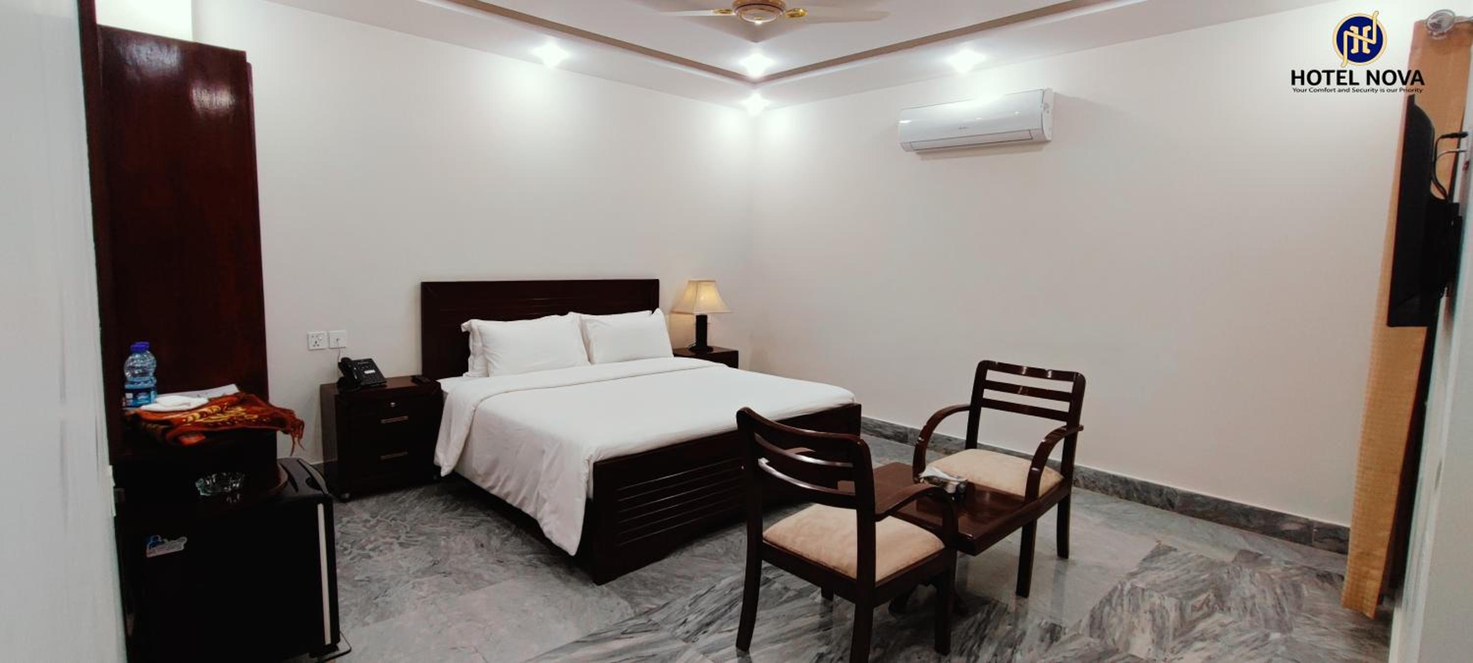 Standard King Room photo 2