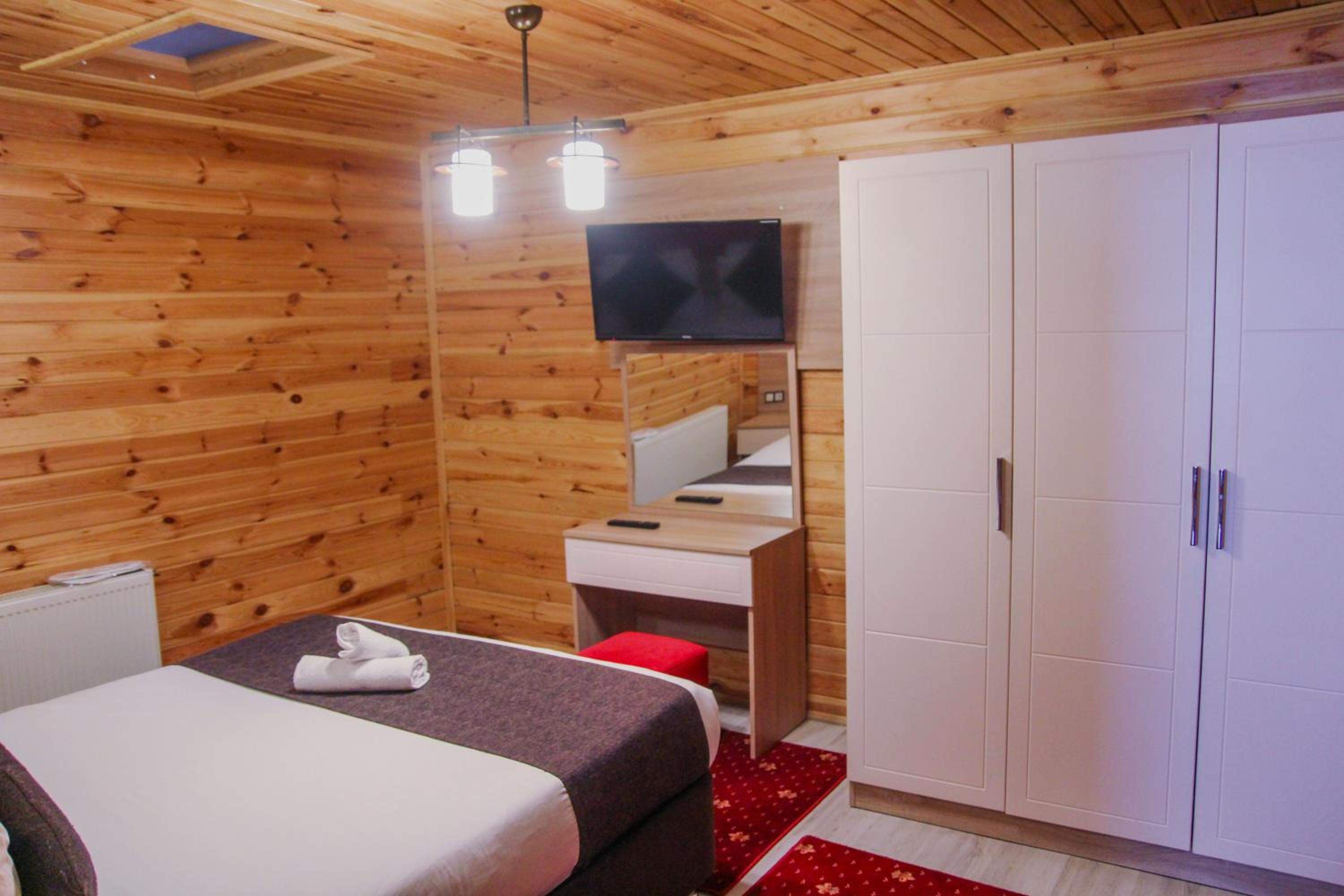 Two-Bedroom Bungalow with Lake View - Photo 30