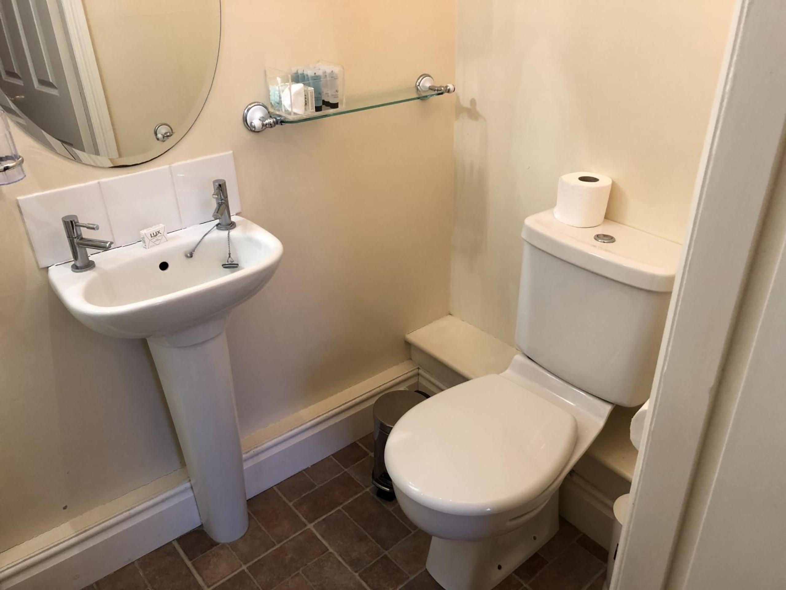 Standard Single Room With Shared Bathroom photo 3