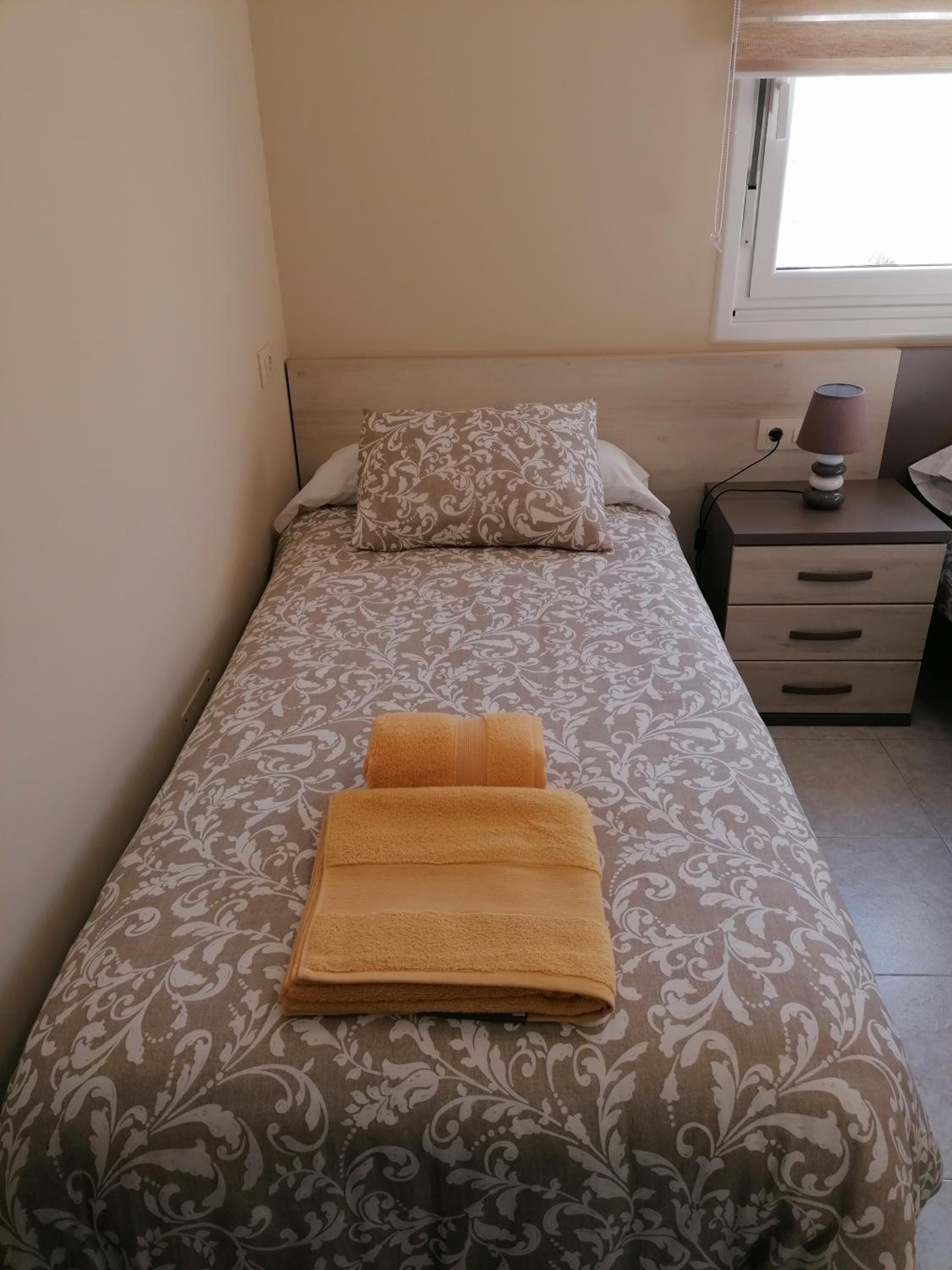 Two-Bedroom House - Photo 26