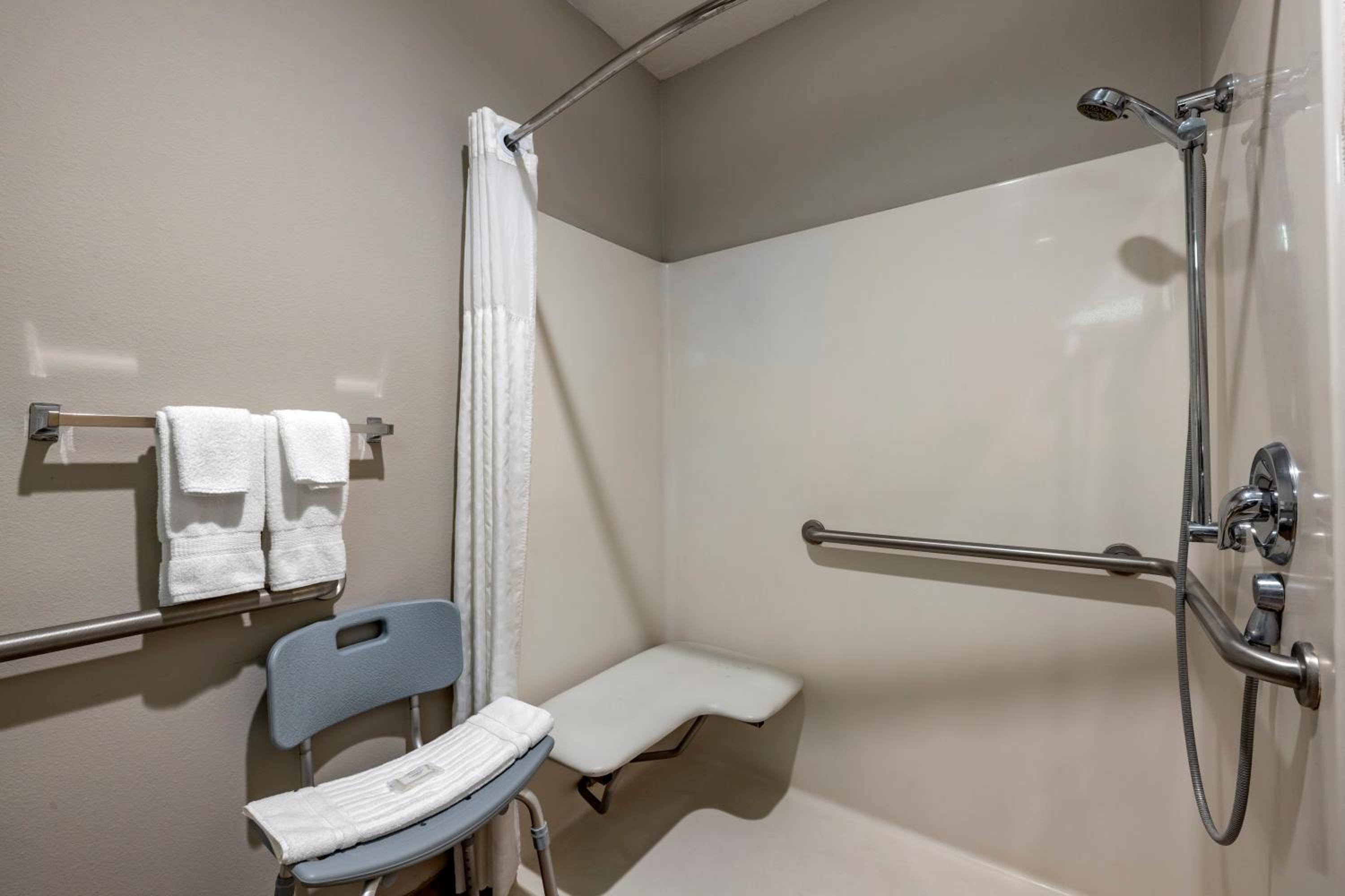 King Room - Accessible/Non Smoking - Photo 2
